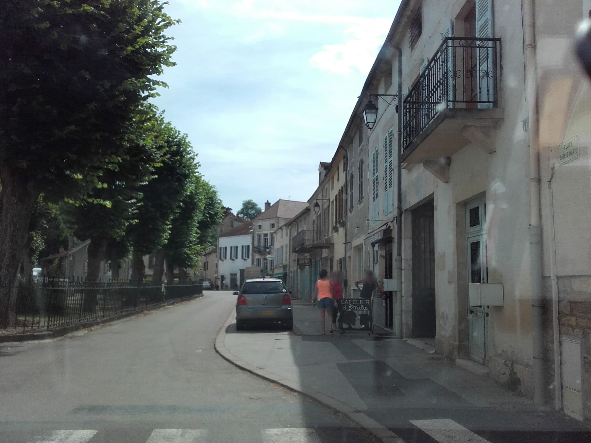 Street view near Hôtel Restaurant Le Vendangerot, Rully — © alexcorioze (CC BY-SA · Mapillary)