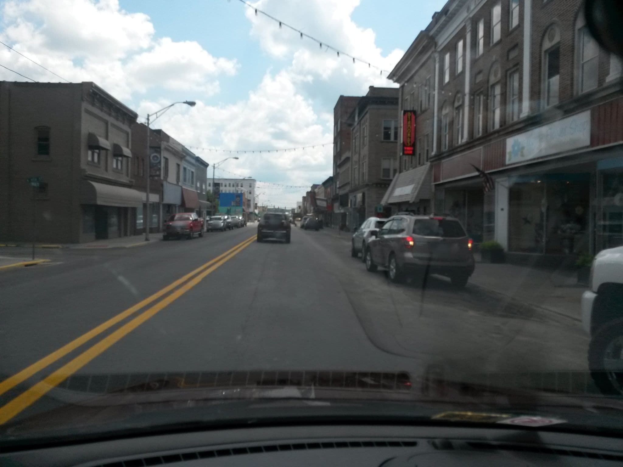 Street view near Twisted Lemon, Bluefield — © kwrigh01 (CC BY-SA · Mapillary)