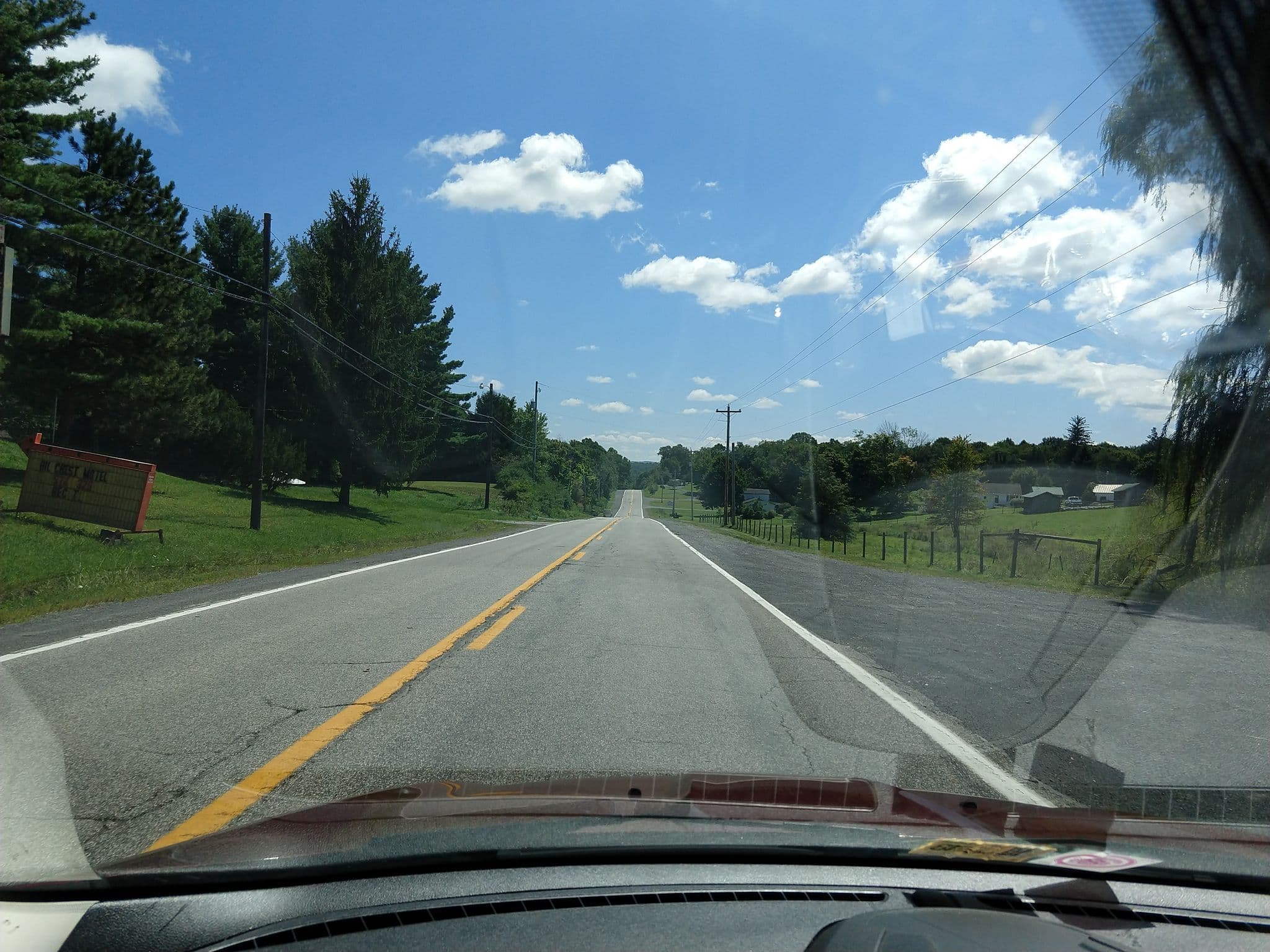 Street view near Hillcrest Motel, Ansted — © kwrigh01 (CC BY-SA · Mapillary)