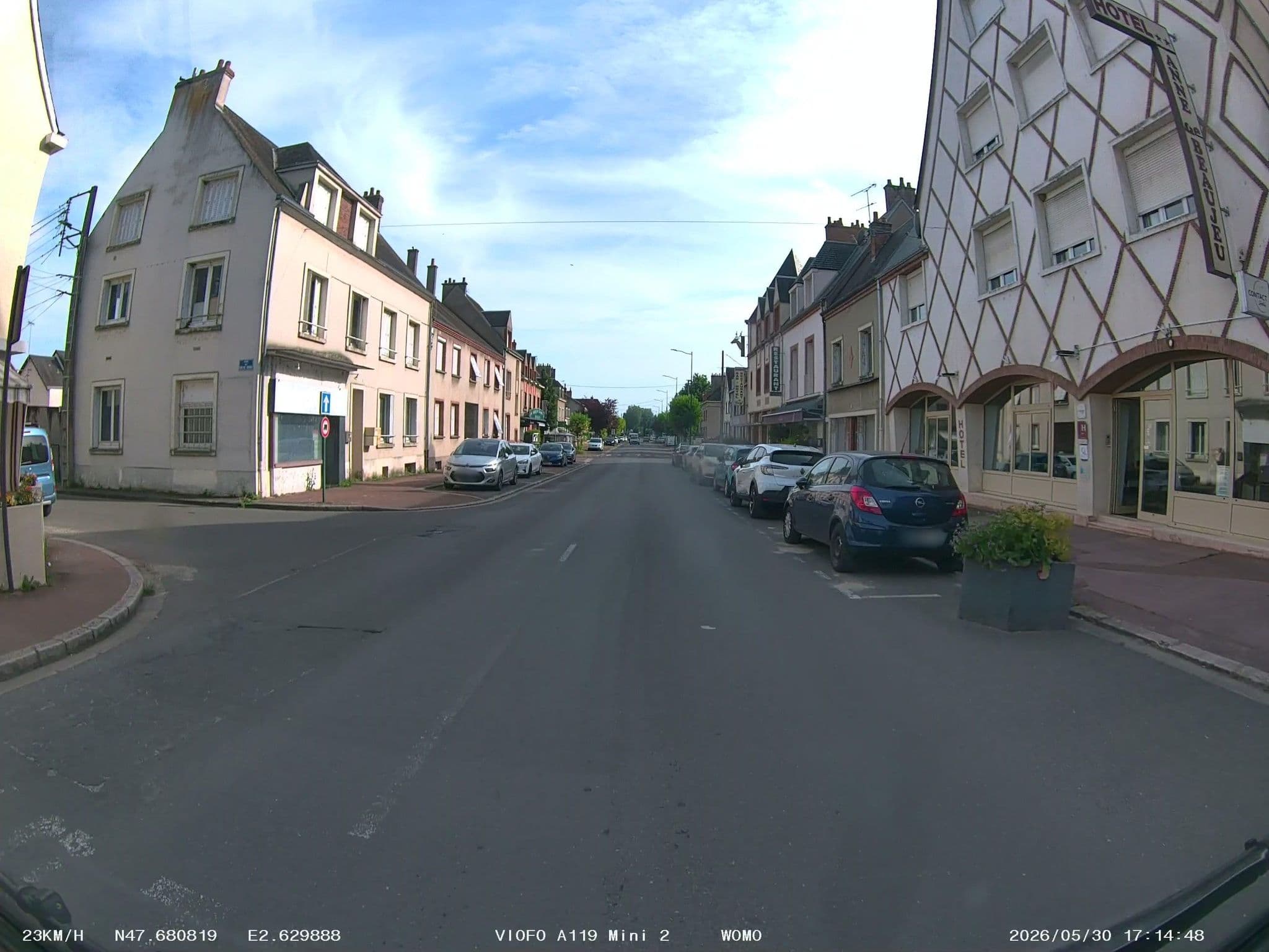 Street view near Hôtel Anne de Beaujeu, Gien — © soulcover (CC BY-SA · Mapillary)
