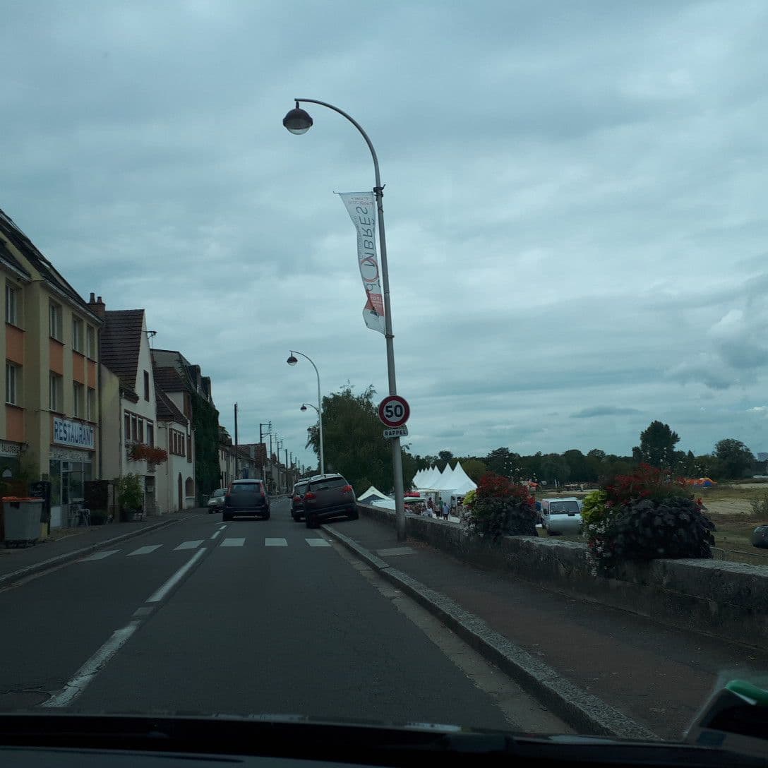 Street view near Brit Hôtel, Gien — © lluc (CC BY-SA · Mapillary)