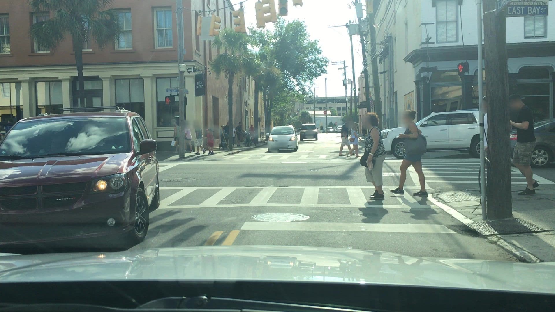 Street view near Red Roof Inn, Charleston — © lvl5 (CC BY-SA · Mapillary)