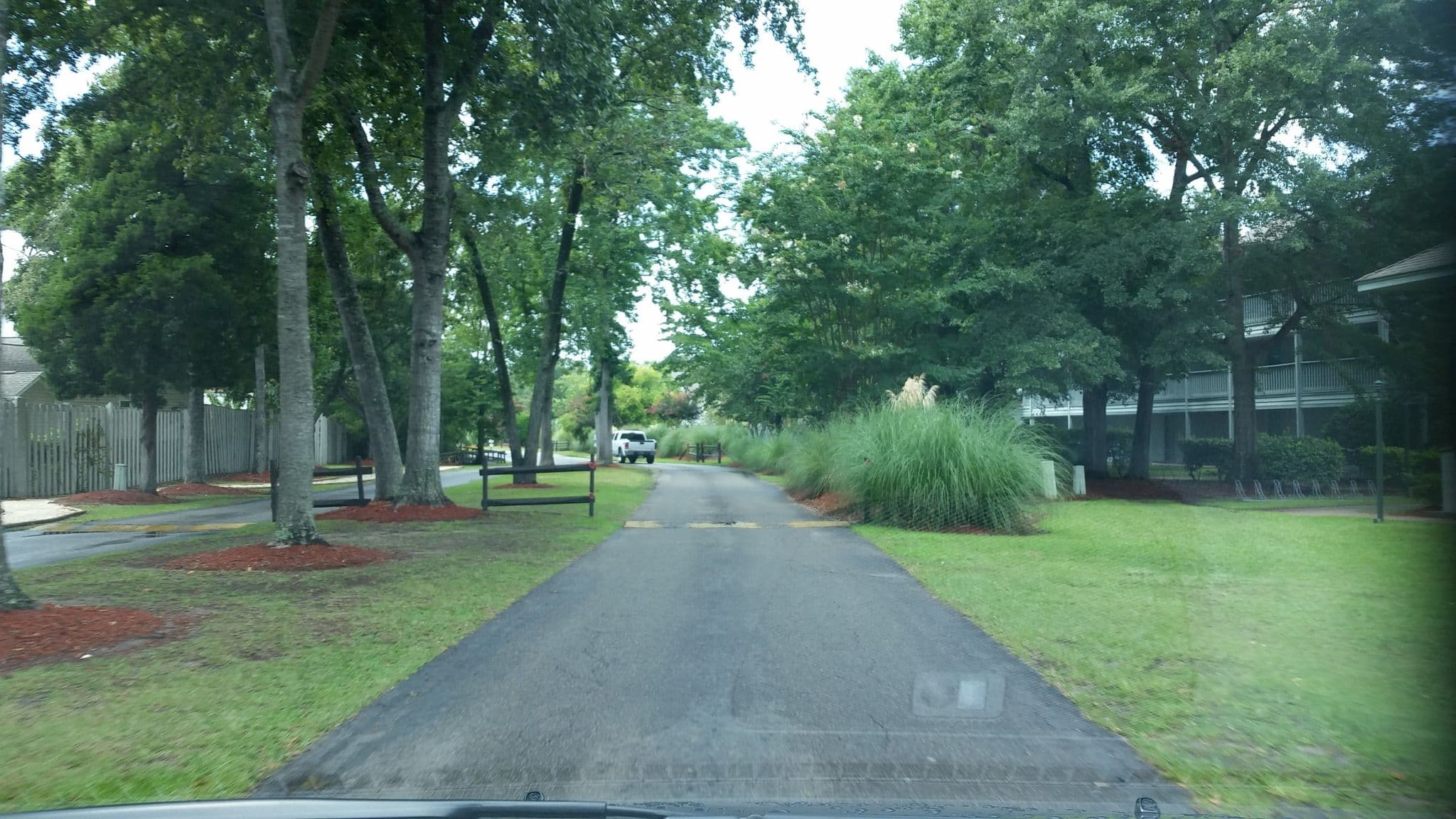 Street view near Indoor Outdoor Pool, Surfside Beach — © dgearhart (CC BY-SA · Mapillary)