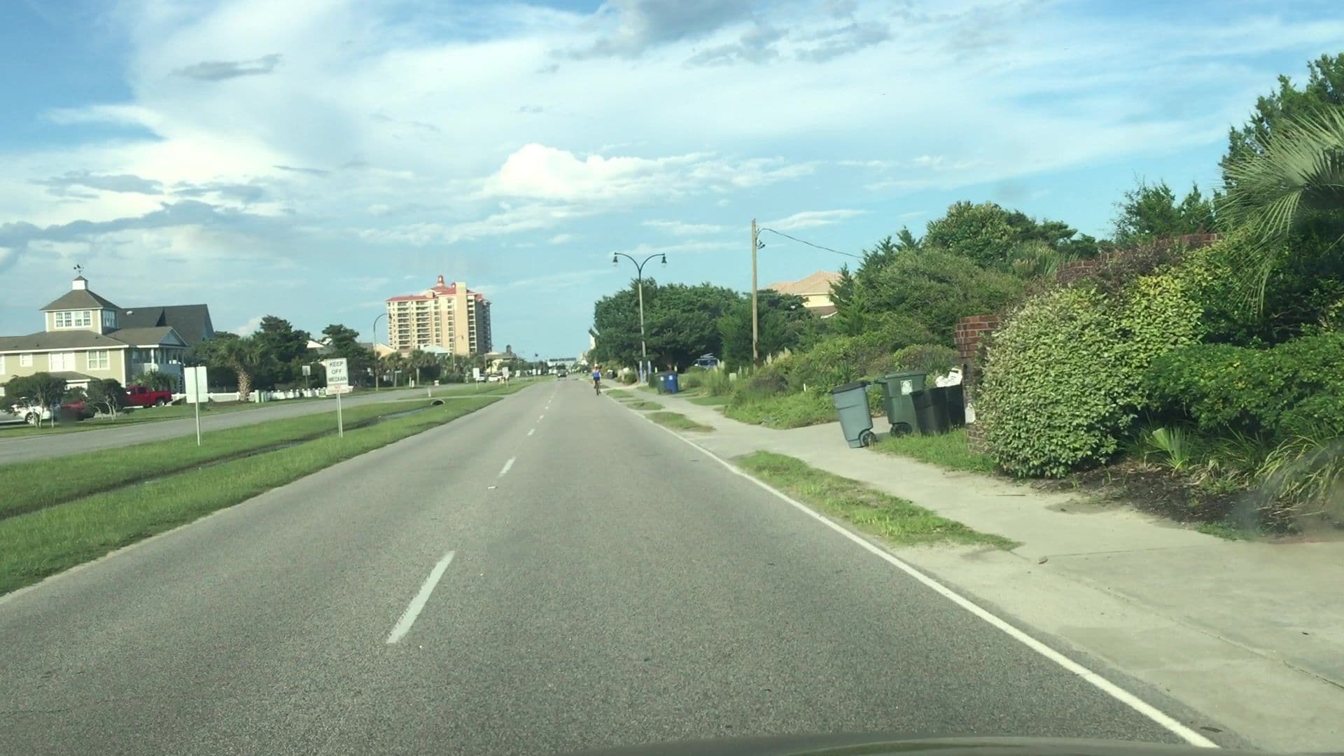 Street view near Heniford House (Elliott Beach Rentals), North Myrtle Beach — © lvl5 (CC BY-SA · Mapillary)