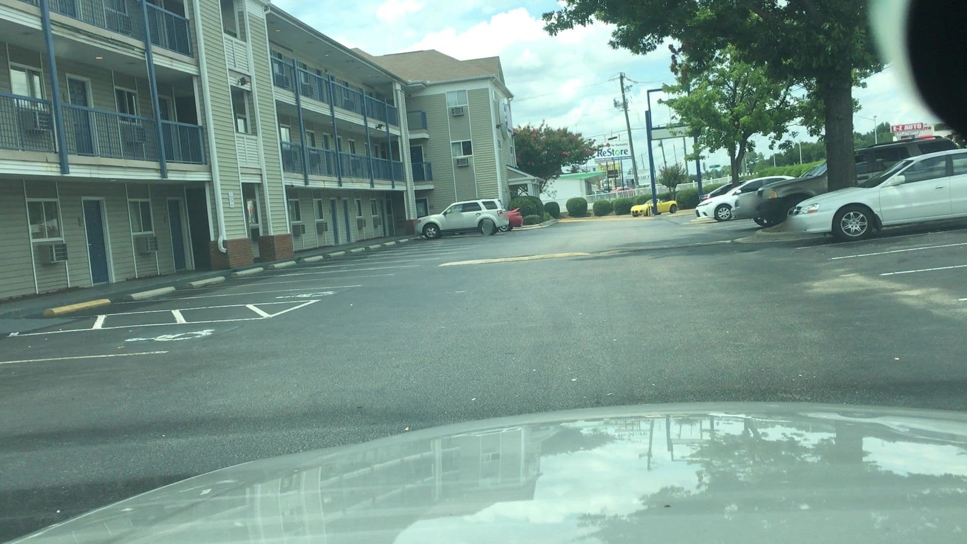 Street view near Motel 6 Fayetteville, Fayetteville — © lvl5 (CC BY-SA · Mapillary)