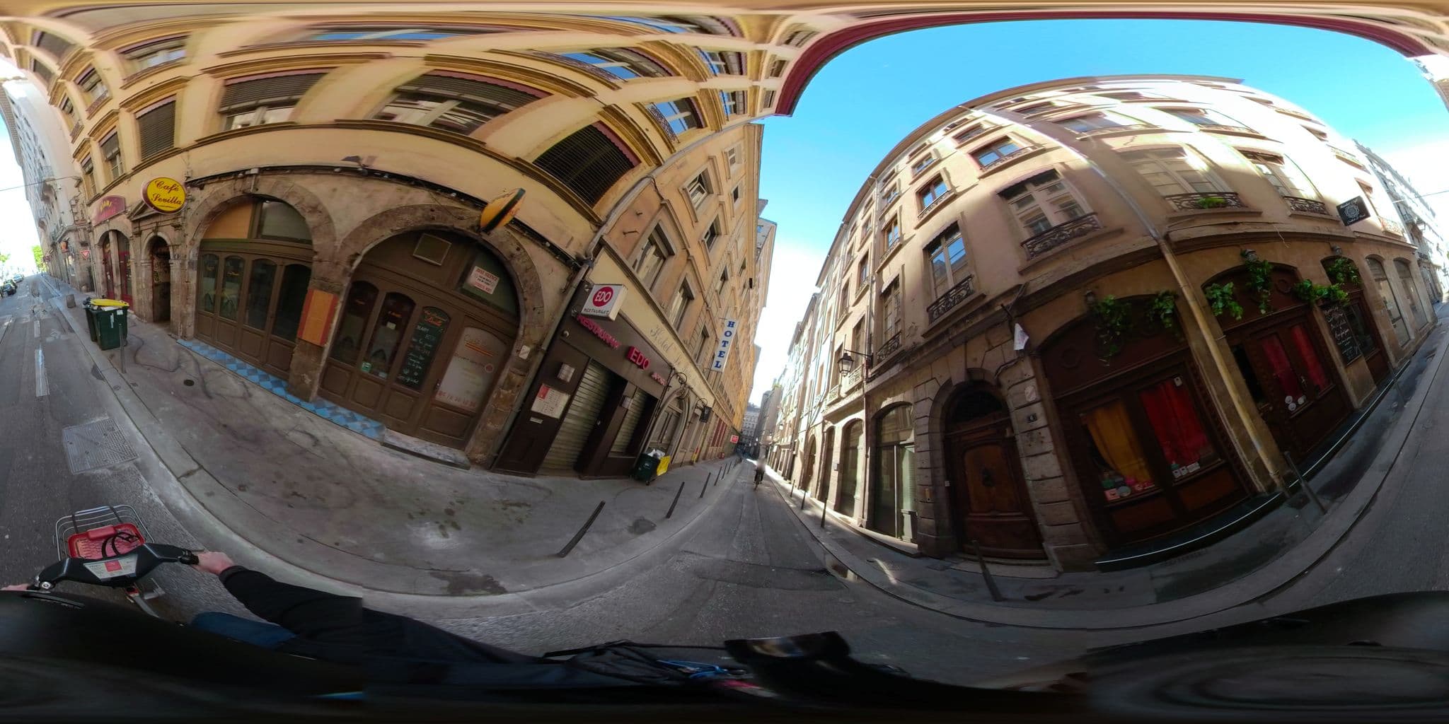 Street view near Ho36 opéra, Lyon 01 — © po_gregoire (CC BY-SA · Mapillary)