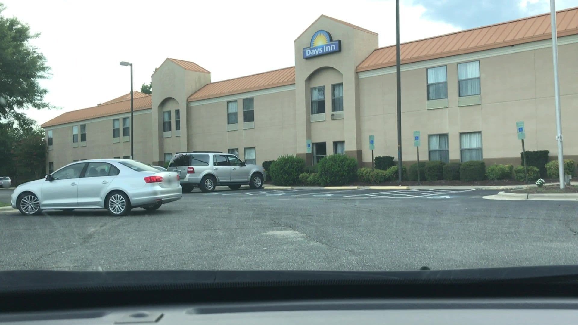 Street view near Holiday Inn Express, Dunn — © lvl5 (CC BY-SA · Mapillary)