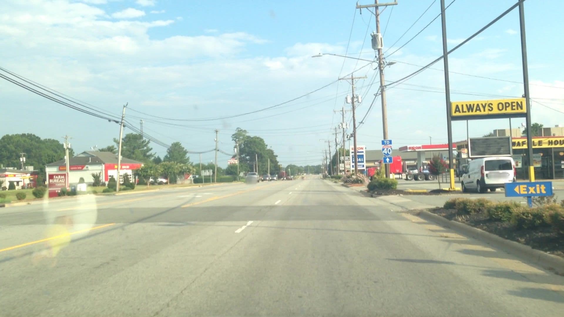 Street view near Quality Inn, Kernersville — © lvl5 (CC BY-SA · Mapillary)