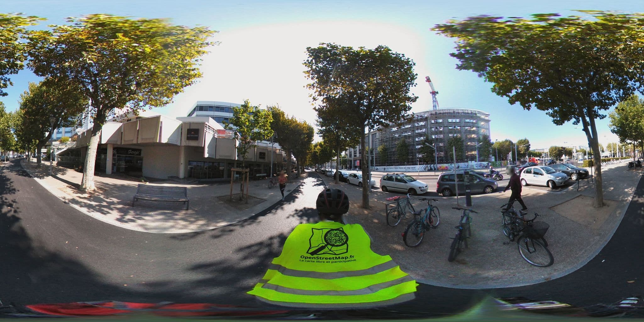 Street view near Hôtel Océania, Clermont-Ferrand — © nicolasdumoulin (CC BY-SA · Mapillary)
