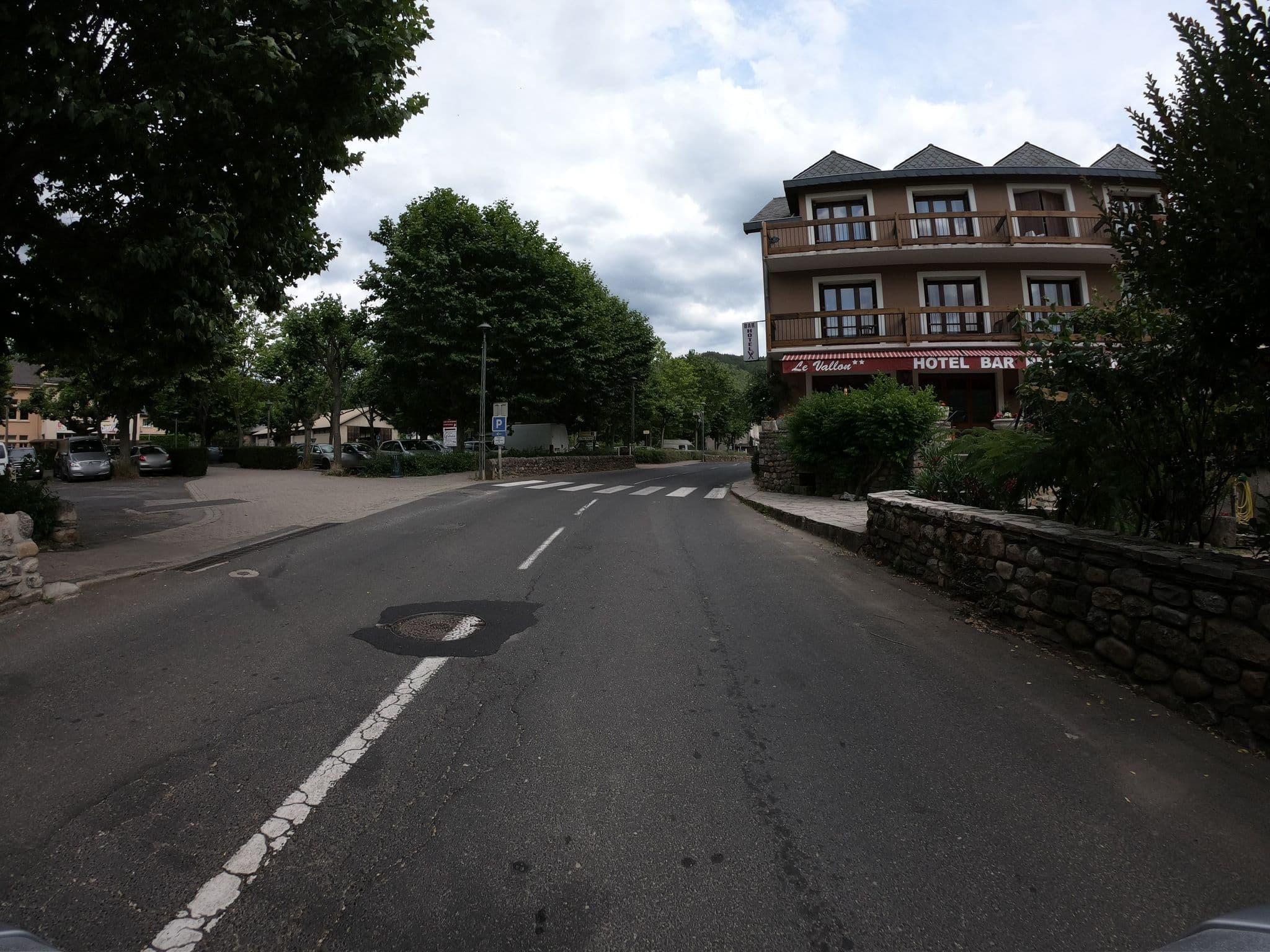 Street view near Hôtel du Vallon, Florac — © joostjakob (CC BY-SA · Mapillary)