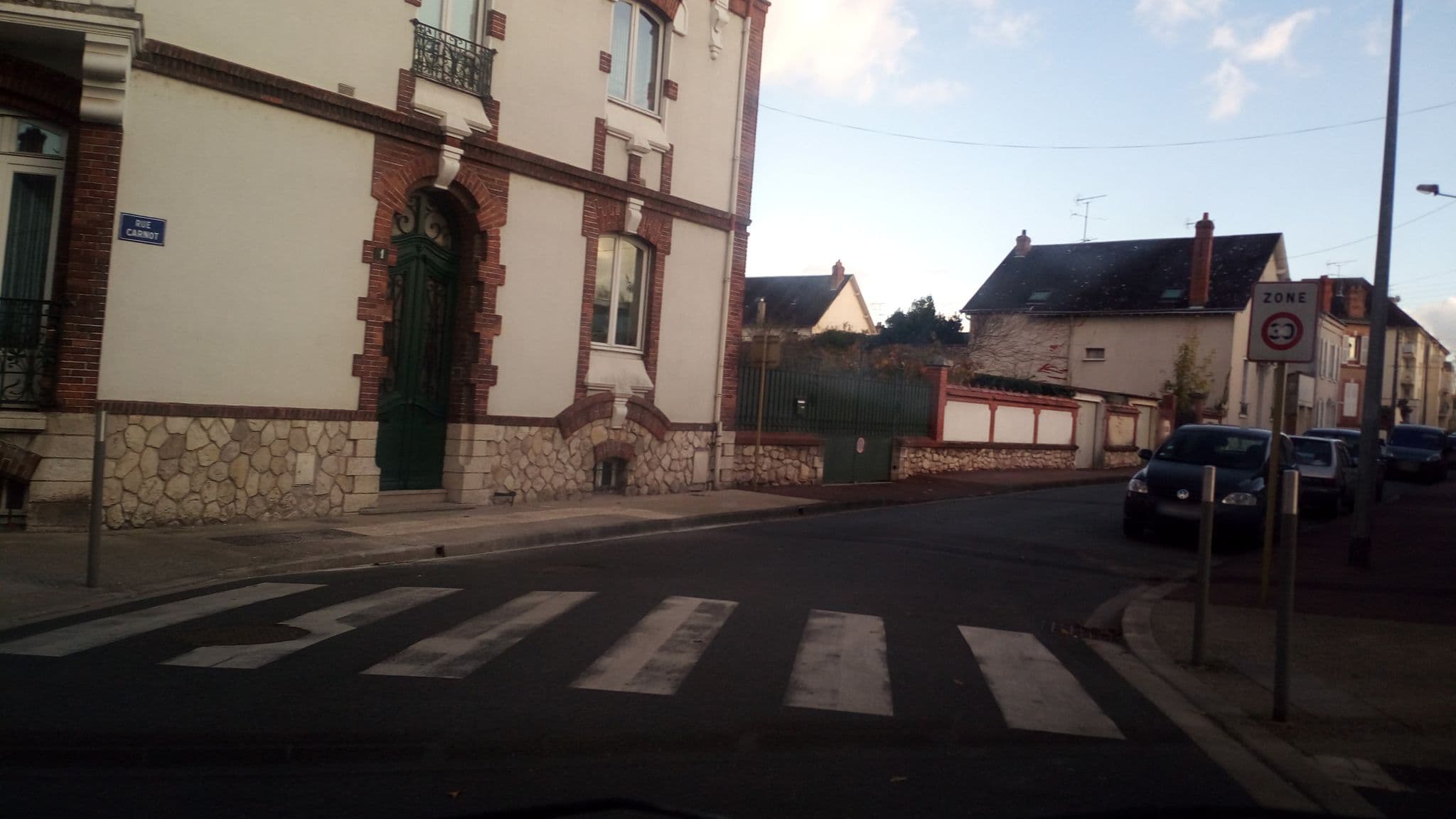 Street view near Le Méditerranéen, Châlette-sur-Loing — © isawien45 (CC BY-SA · Mapillary)