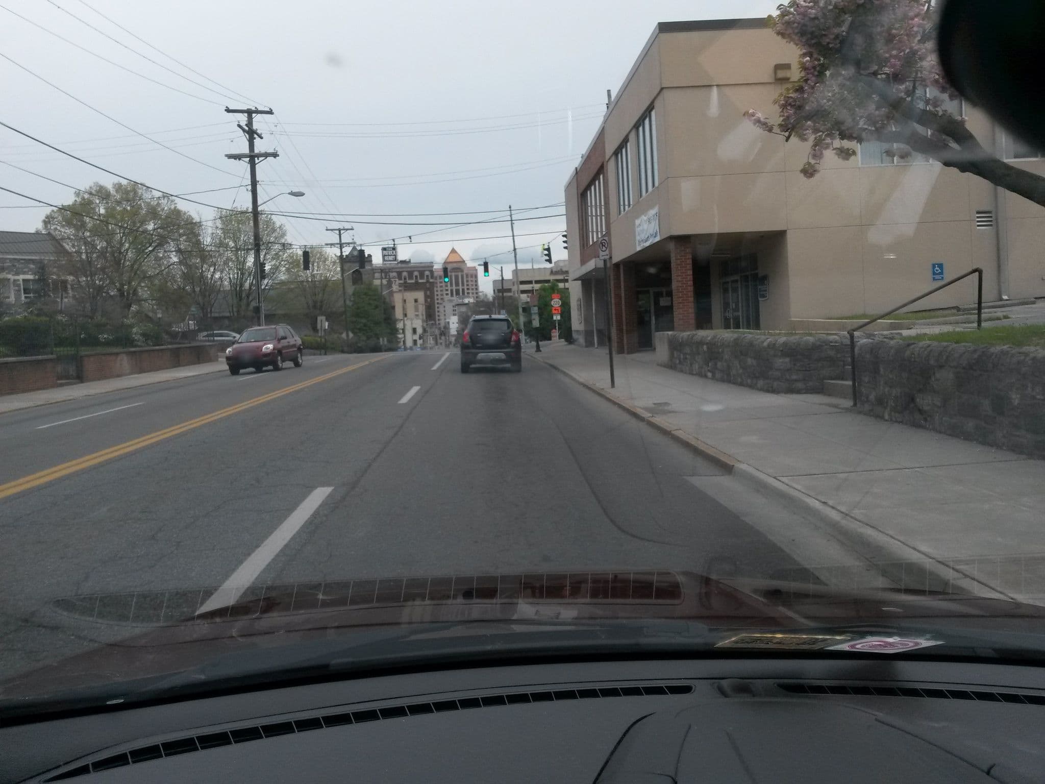 Street view near Bent Oaks Manor, Roanoke — © kwrigh01 (CC BY-SA · Mapillary)