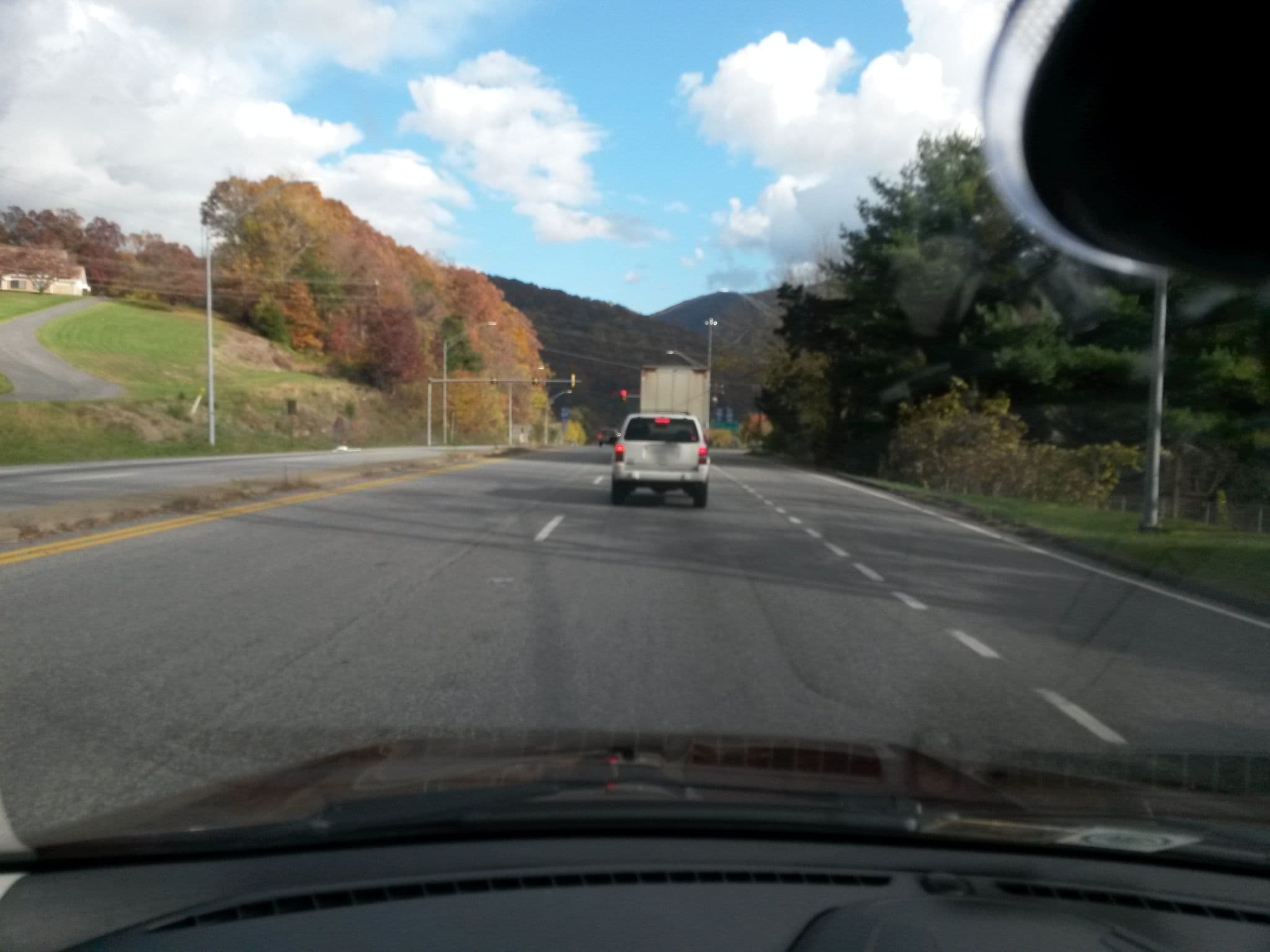 Street view near Chalet Sherpa de Covington, Clifton Forge — © kwrigh01 (CC BY-SA · Mapillary)