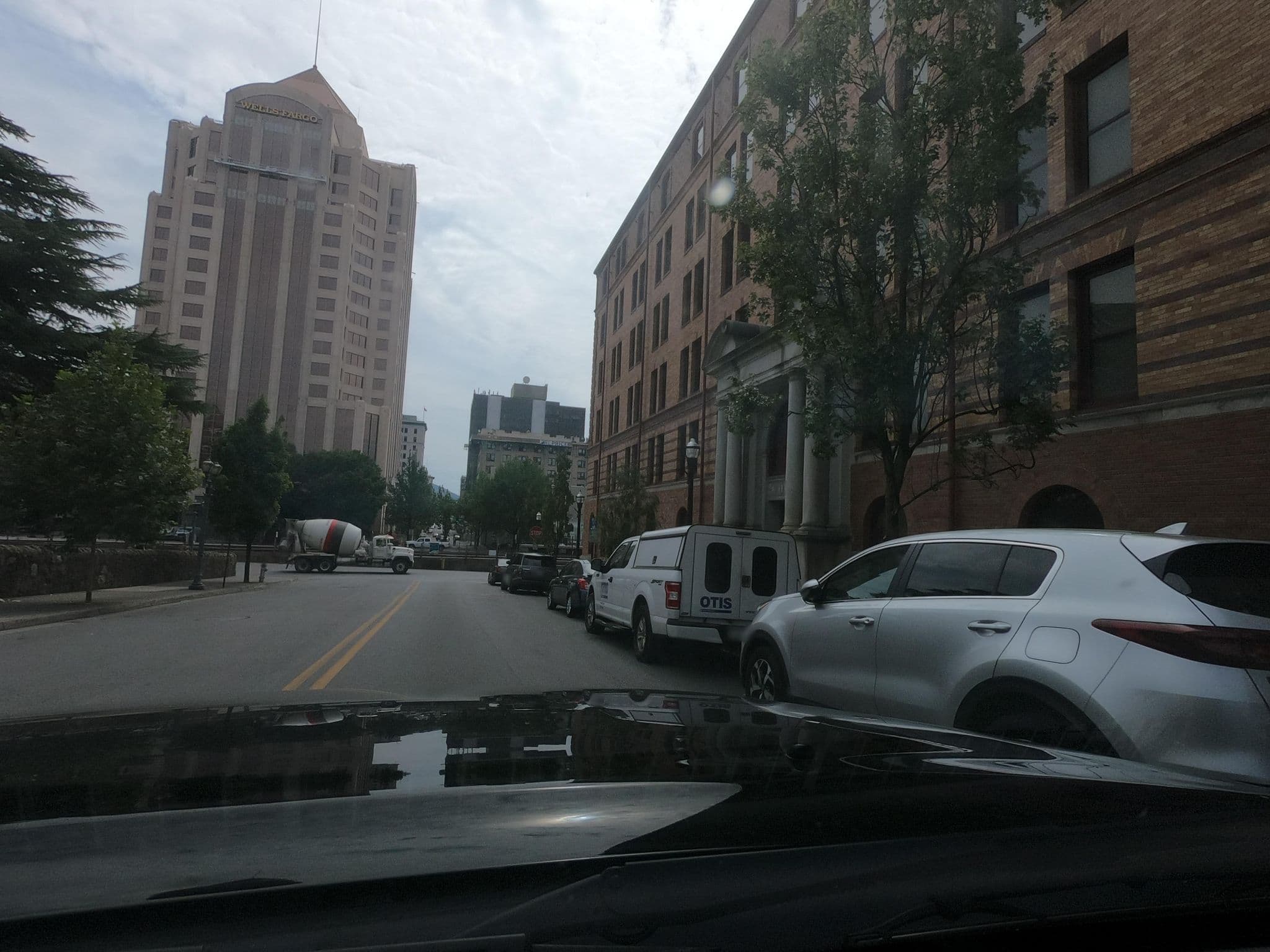 Street view near Hittin' The Hay In 340, Roanoke — © apmwa (CC BY-SA · Mapillary)