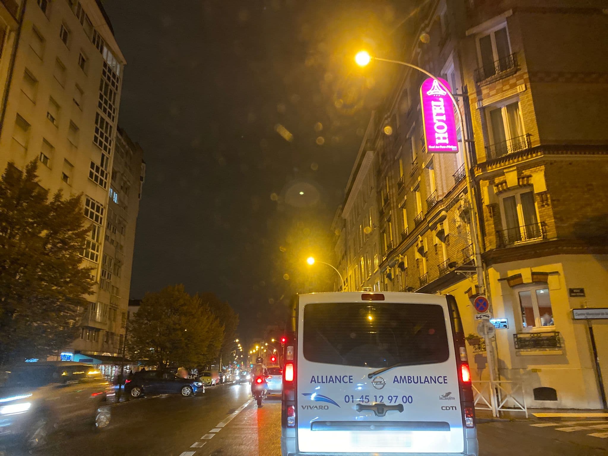 Street view near Arc Paris Porte d'Orléans, Montrouge — © fpm (CC BY-SA · Mapillary)
