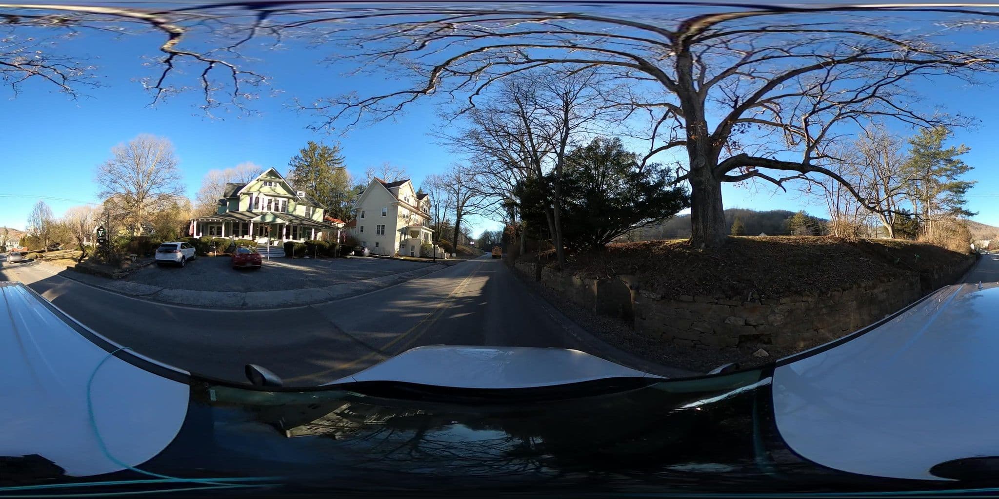 Street view near The Vine Cottage Inn, Clifton Forge — © yadmassu (CC BY-SA · Mapillary)