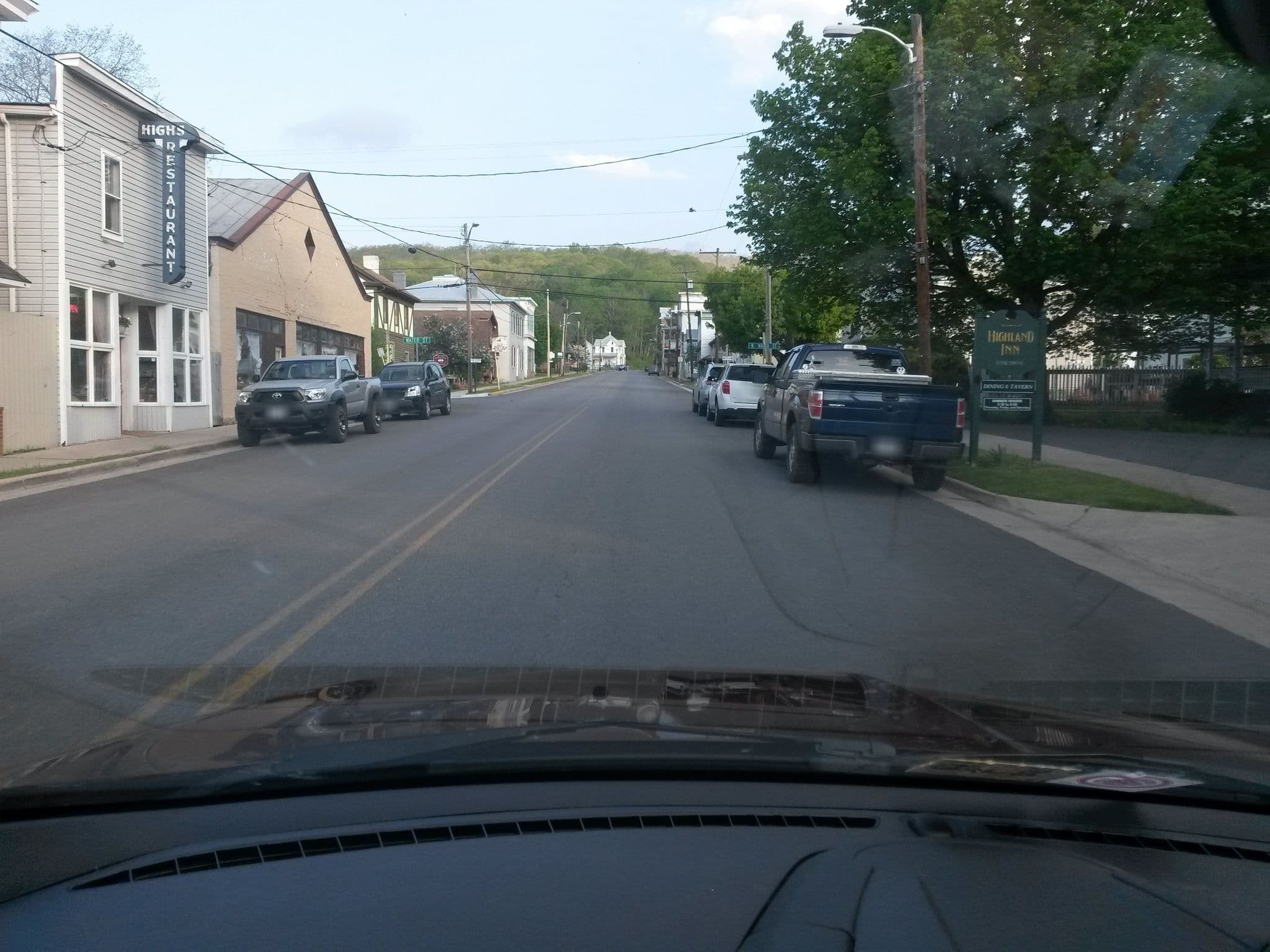 Street view near Highland Inn, Marlinton — © kwrigh01 (CC BY-SA · Mapillary)