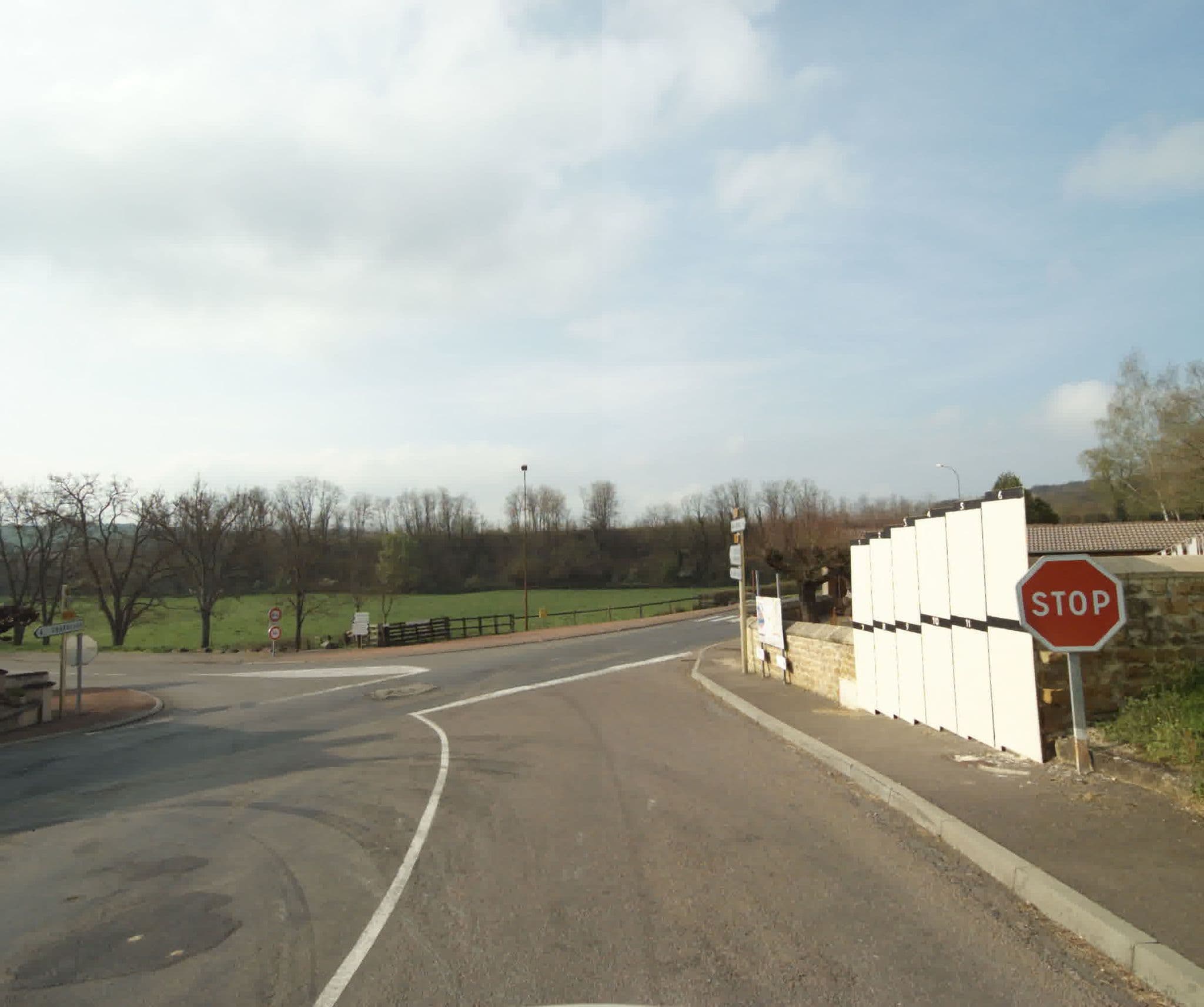 Street view near Domaine Le Pré de La Serve, Charolles — © sogefi (CC BY-SA · Mapillary)