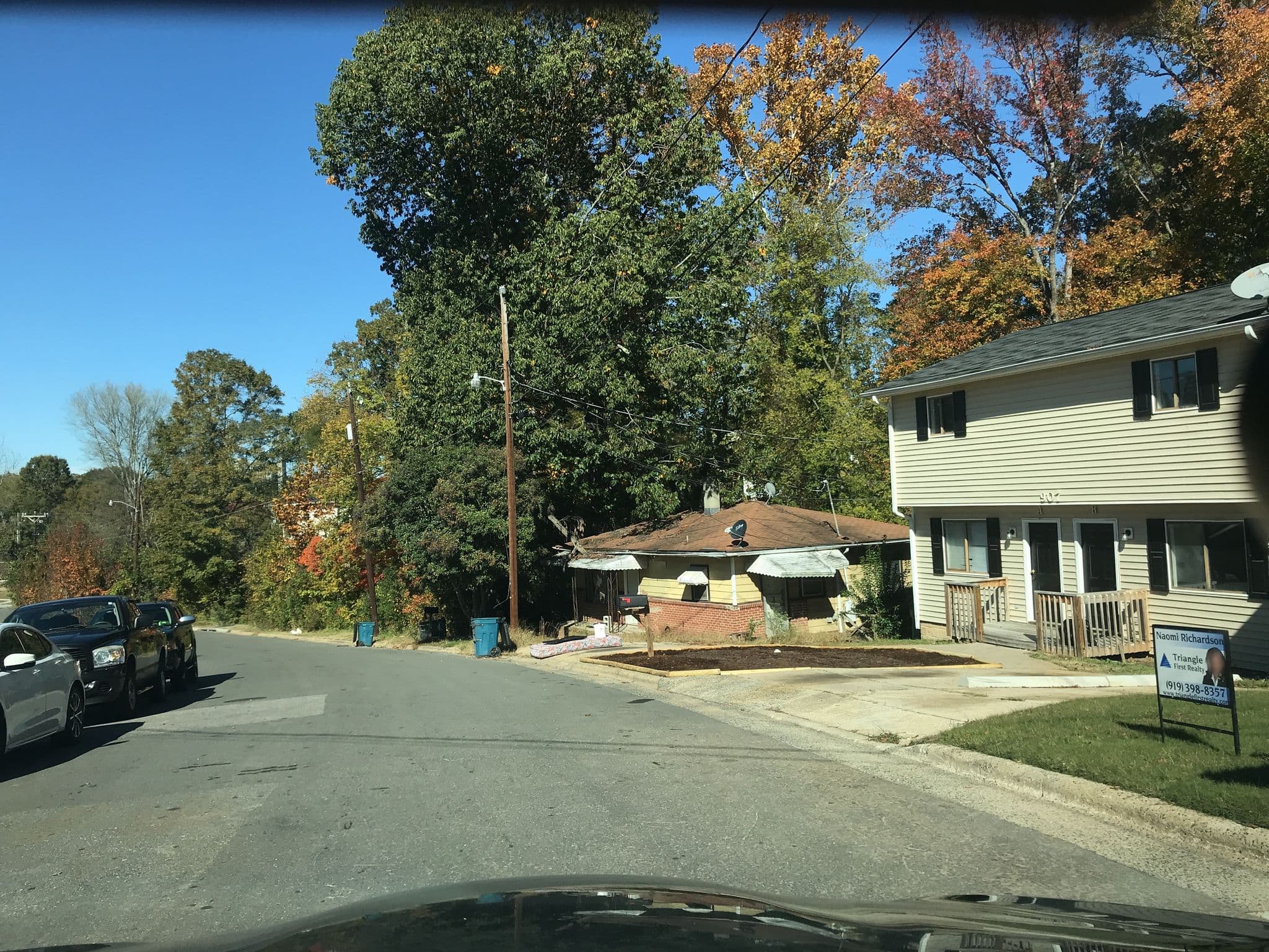 Street view near Lux Norber Motel, Durham — © _jcaruso (CC BY-SA · Mapillary)
