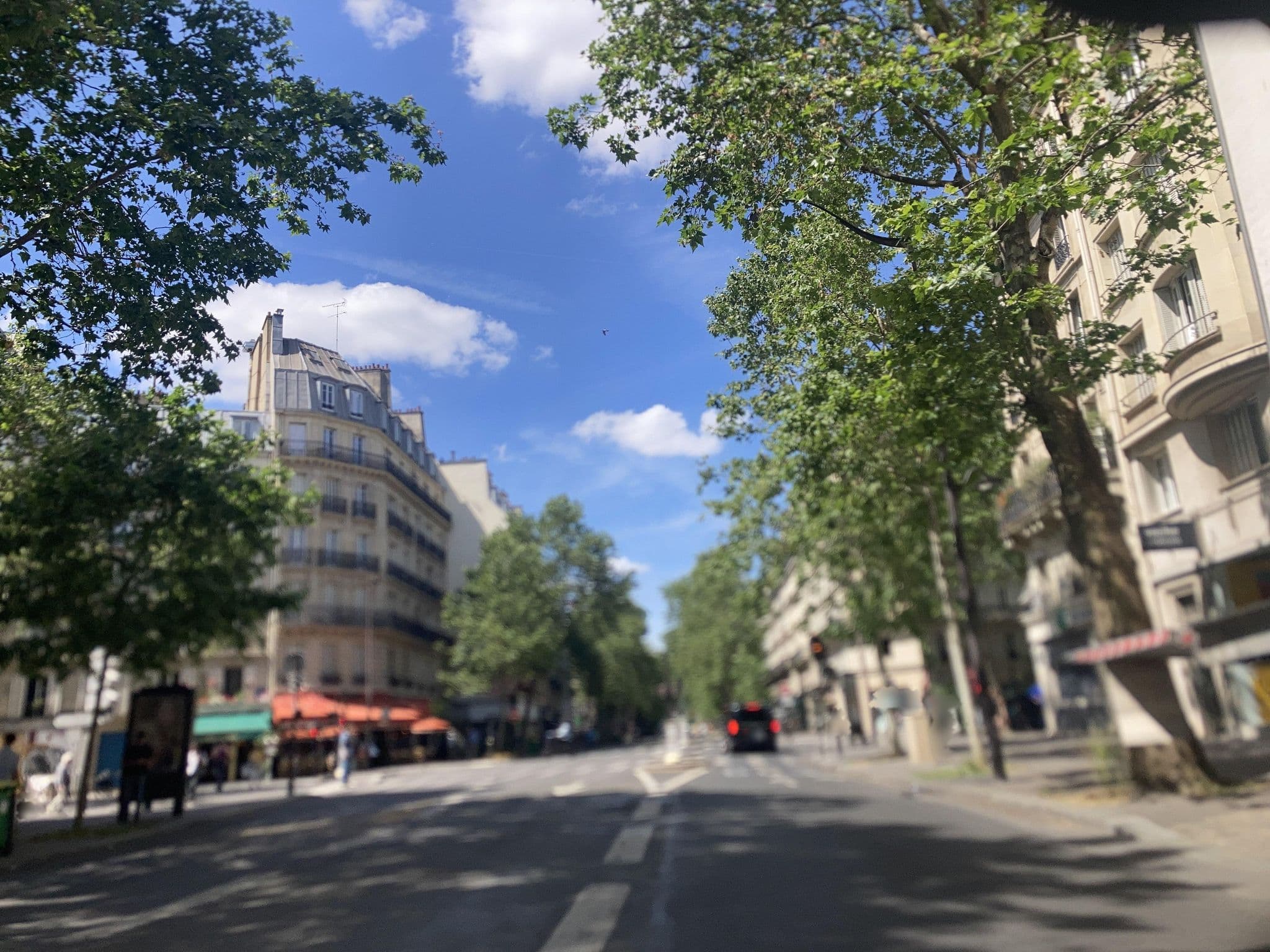 Street view near Hôtel de France, Quinze-Vingts — © zb256 (CC BY-SA · Mapillary)