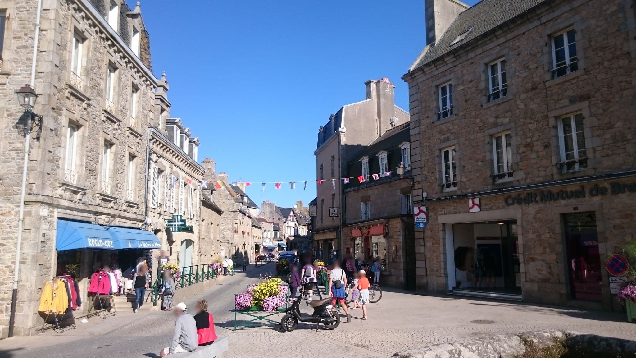Street view near Mercure, Roscoff — © thebigtouffe (CC BY-SA · Mapillary)