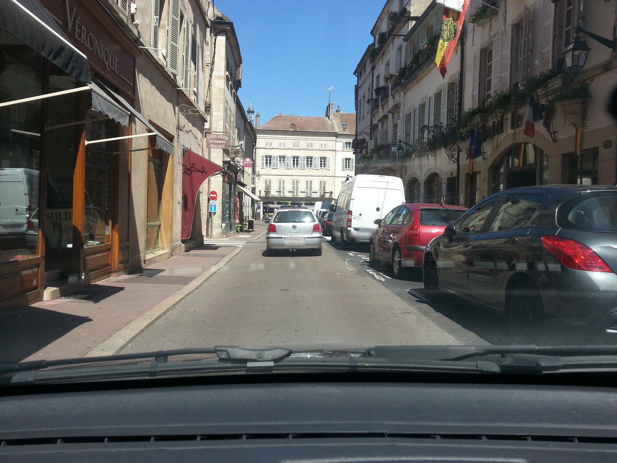 Street view near Le Cep Hotel, Beaune — © zerpou (CC BY-SA · Mapillary)
