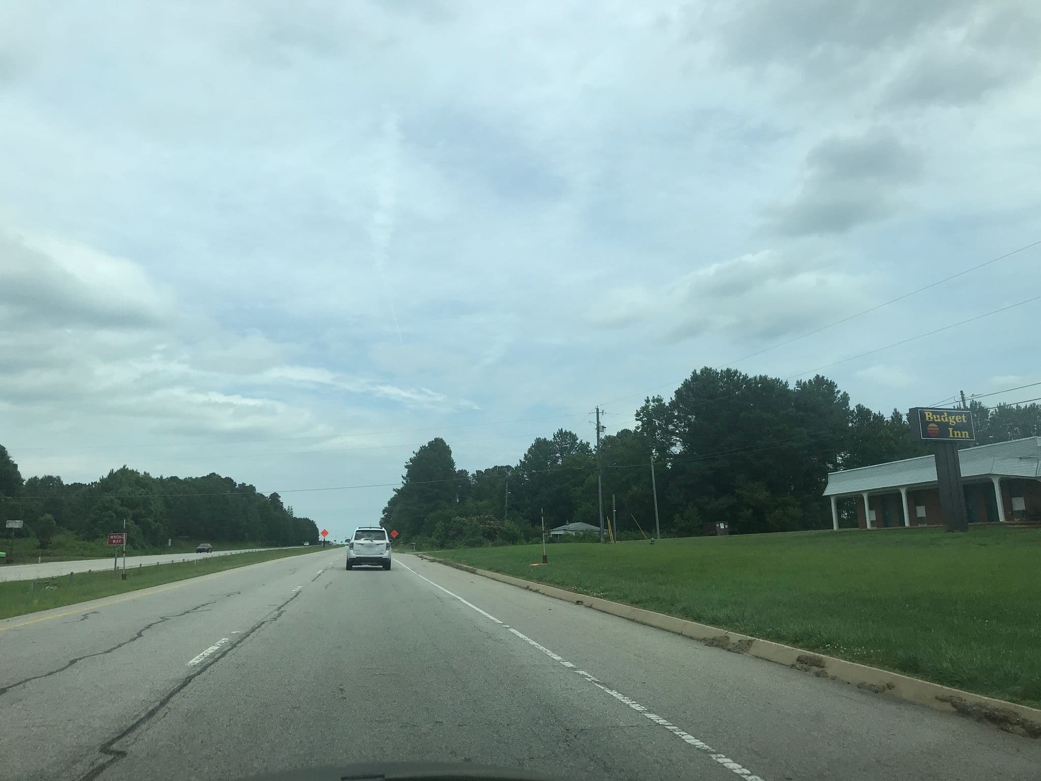 Street view near Budget Inn, Wake Forest — © _jcaruso (CC BY-SA · Mapillary)