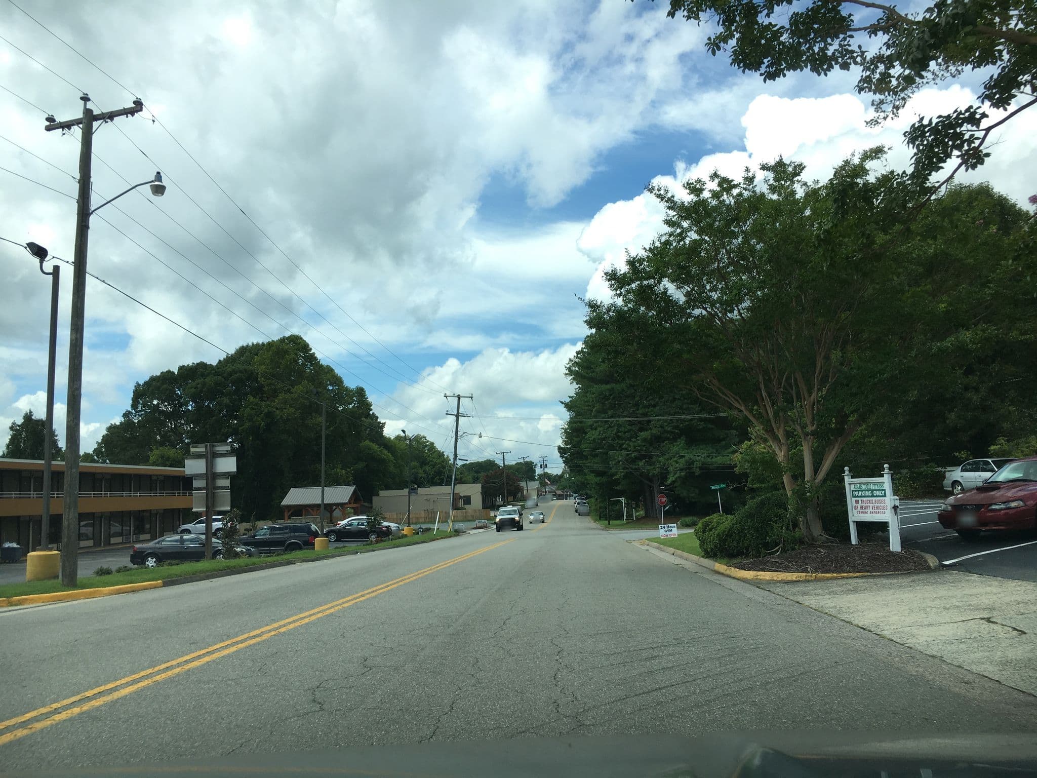 Street view near South Boston Inn Bar & Grill, Mountain Road — © cpels23 (CC BY-SA · Mapillary)