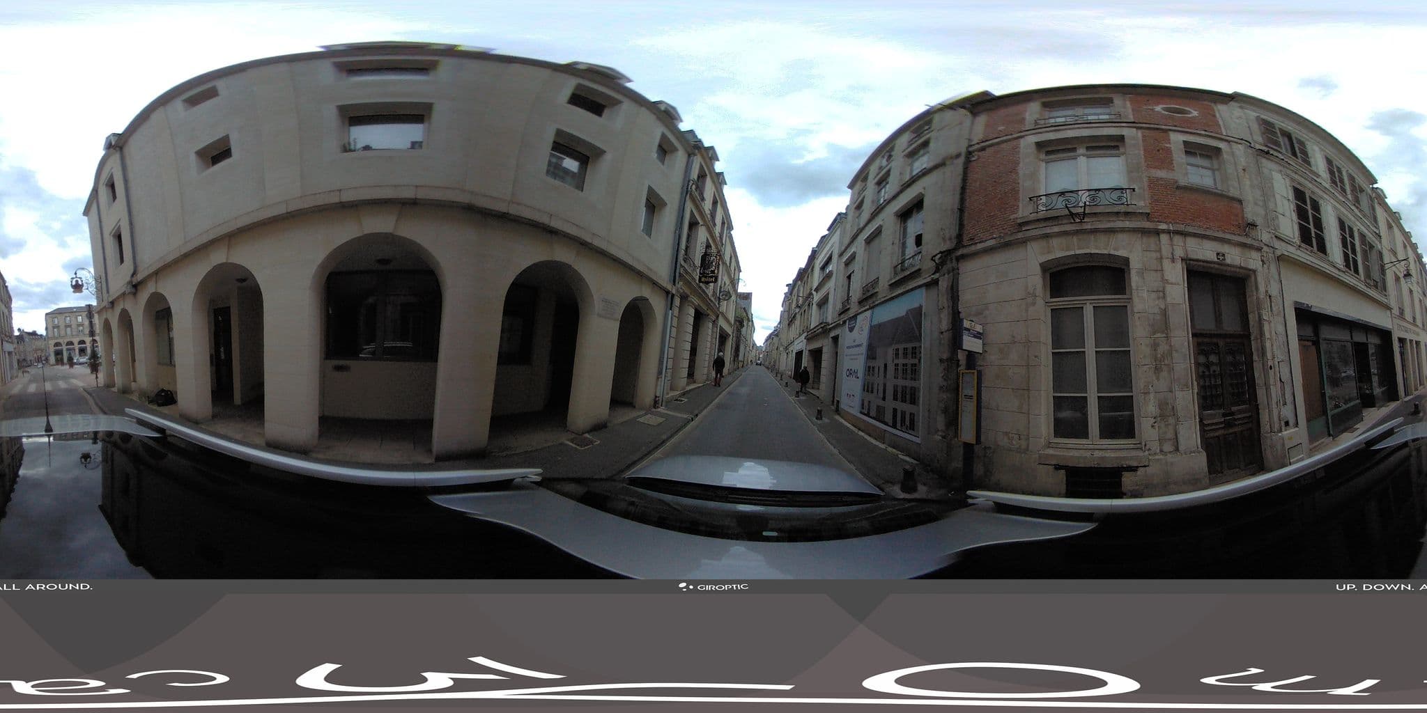 Street view near Hôtel Les Chevaliers, Laon — © kobold (CC BY-SA · Mapillary)