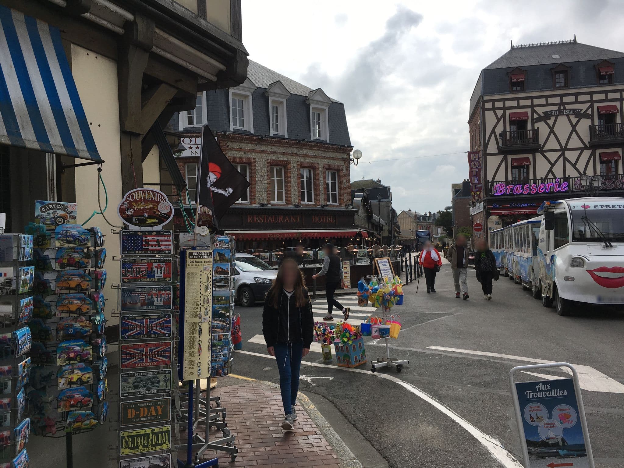 Street view near Taverne des Deux Augustins, Étretat — © mercator (CC BY-SA · Mapillary)