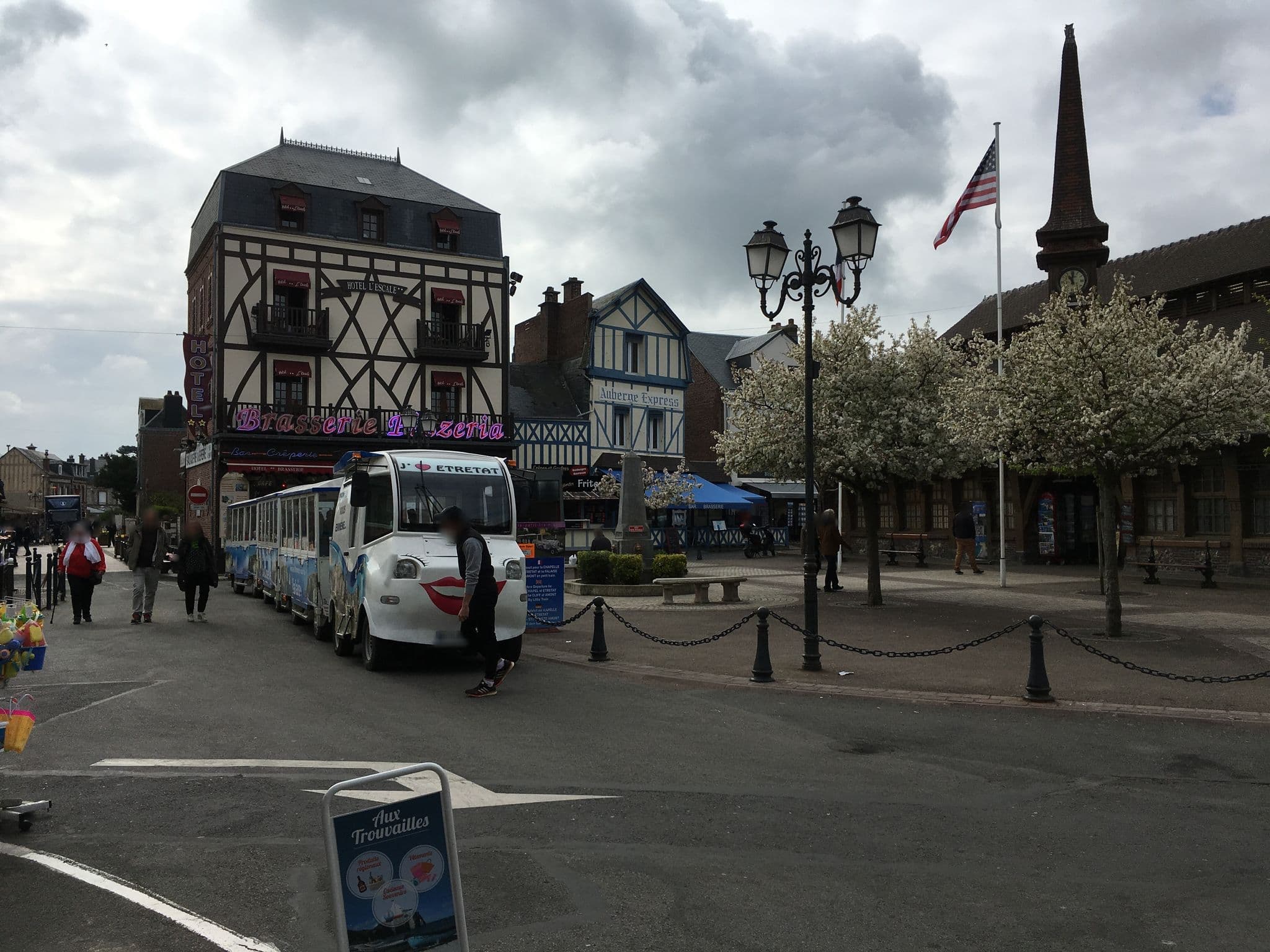 Street view near Hôtel des Falaises, Étretat — © mercator (CC BY-SA · Mapillary)