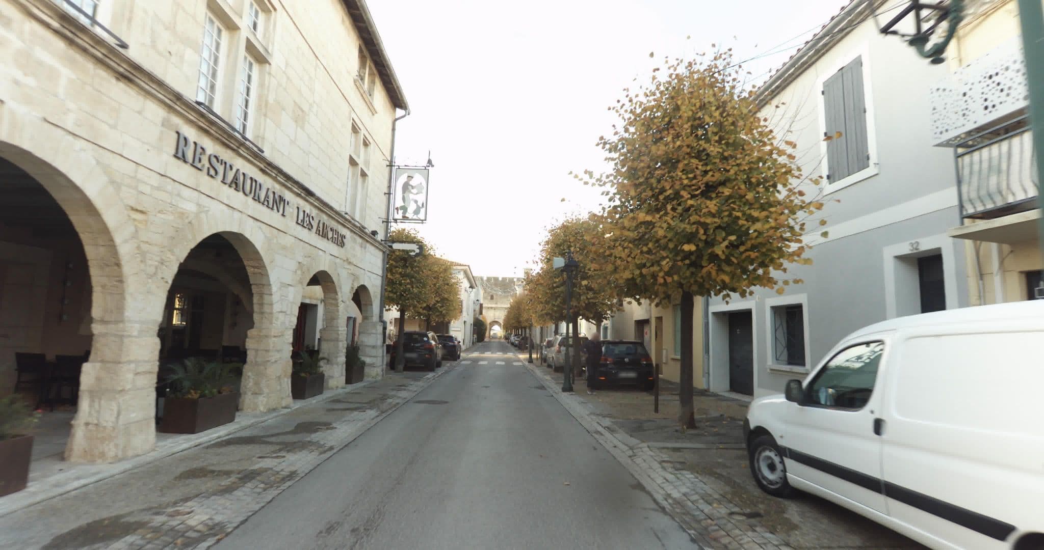 Street view near Les Arcades, Aigues-Mortes — © sogefi (CC BY-SA · Mapillary)