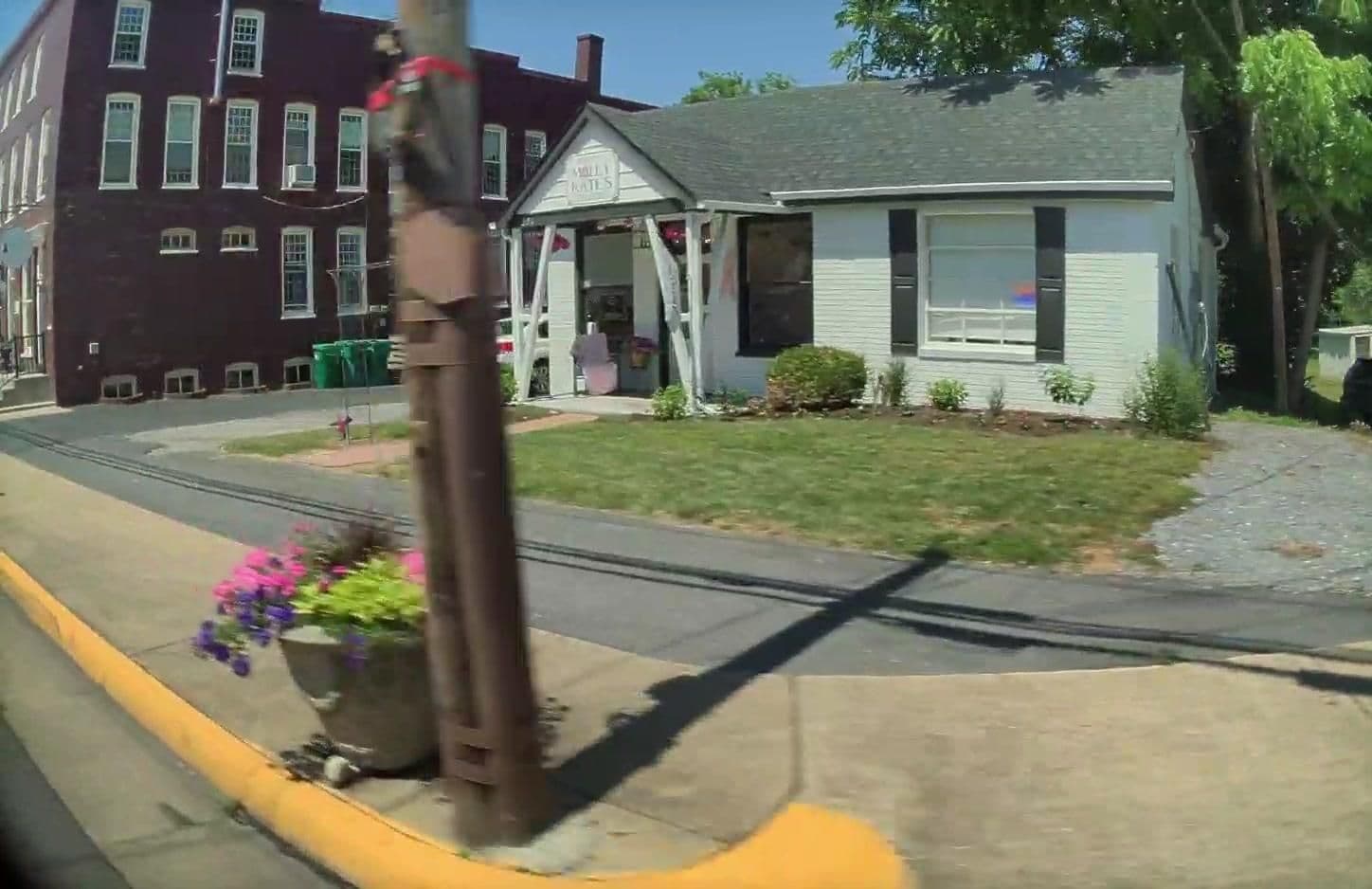 Street view near Thomas House, Belmont Estates — © pmfox97 (CC BY-SA · Mapillary)