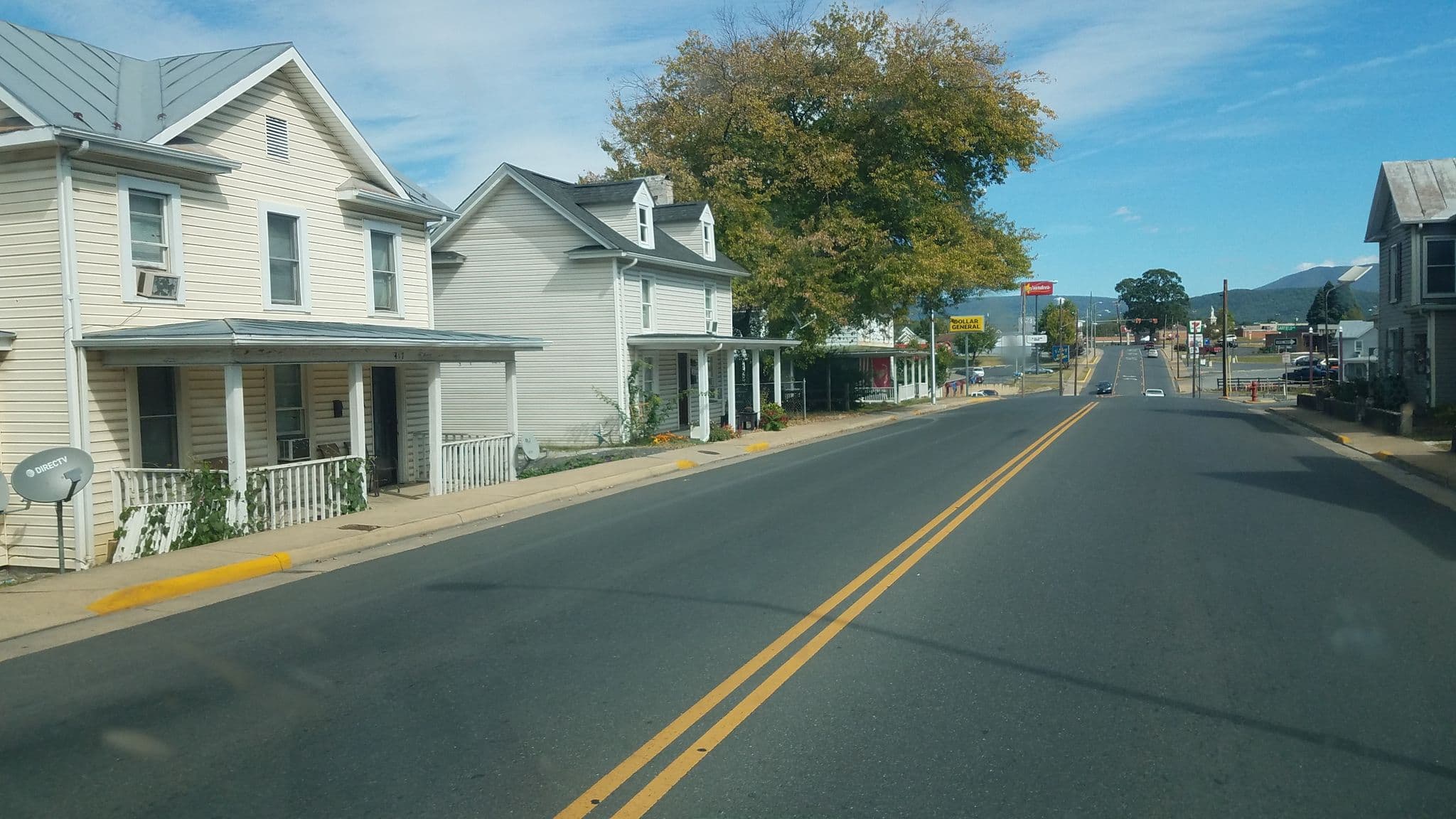 Street view near Peabody's Hip Little Stay, Luray — © jbthemilker (CC BY-SA · Mapillary)