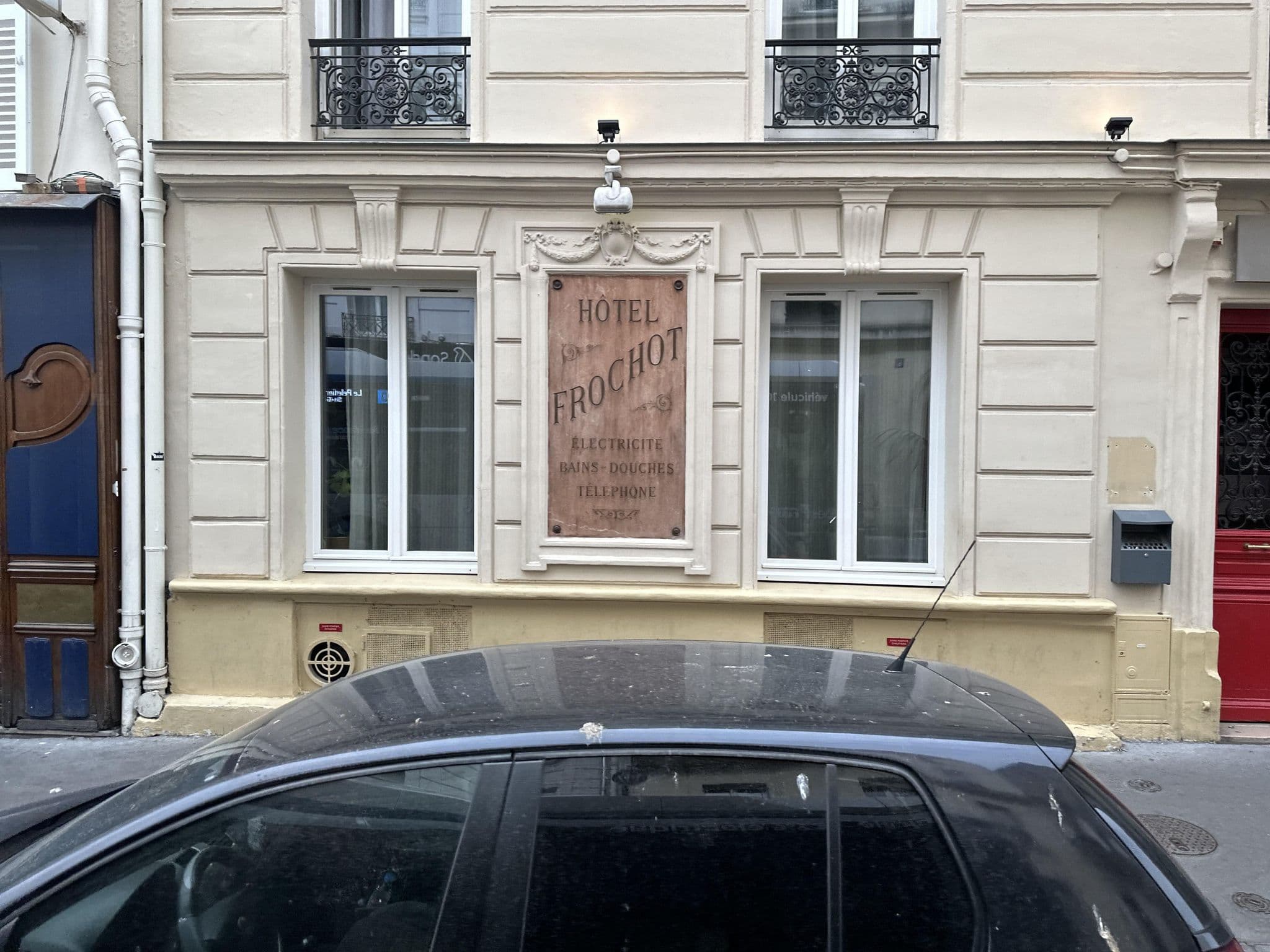 Street view near Ibis Styles Paris Pigalle Montmartre Hôtel, Paris 09 Opéra — © amaiman (CC BY-SA · Mapillary)