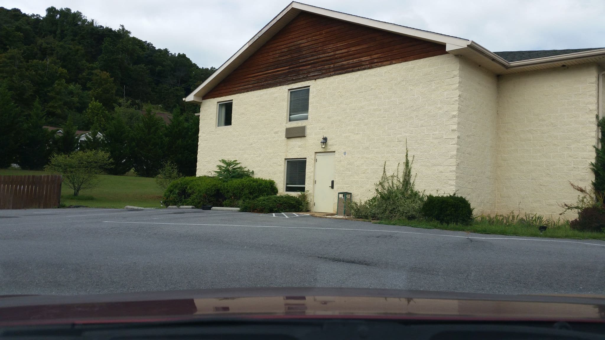 Street view near Surestay Plus Hotel By Best Western Berkeley Springs, Martinsburg — © bapiv (CC BY-SA · Mapillary)