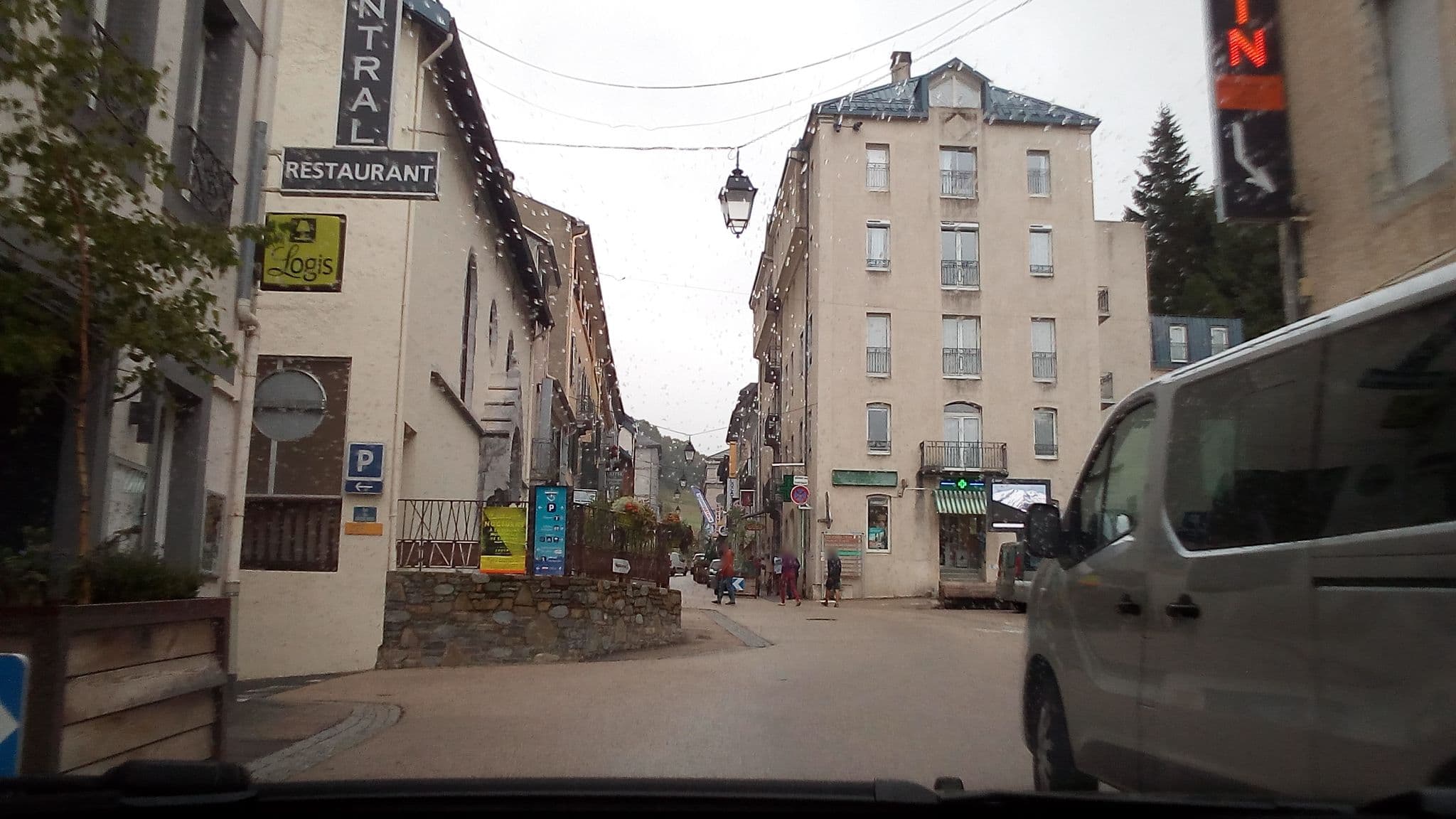 Street view near Hôtel Le Central, Luz-Saint-Sauveur — © atabaraud (CC BY-SA · Mapillary)