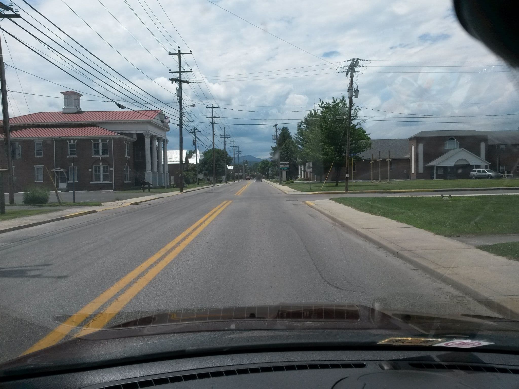 Street view near Judy House Bed & Breakfast, LLC, Moorefield — © kwrigh01 (CC BY-SA · Mapillary)