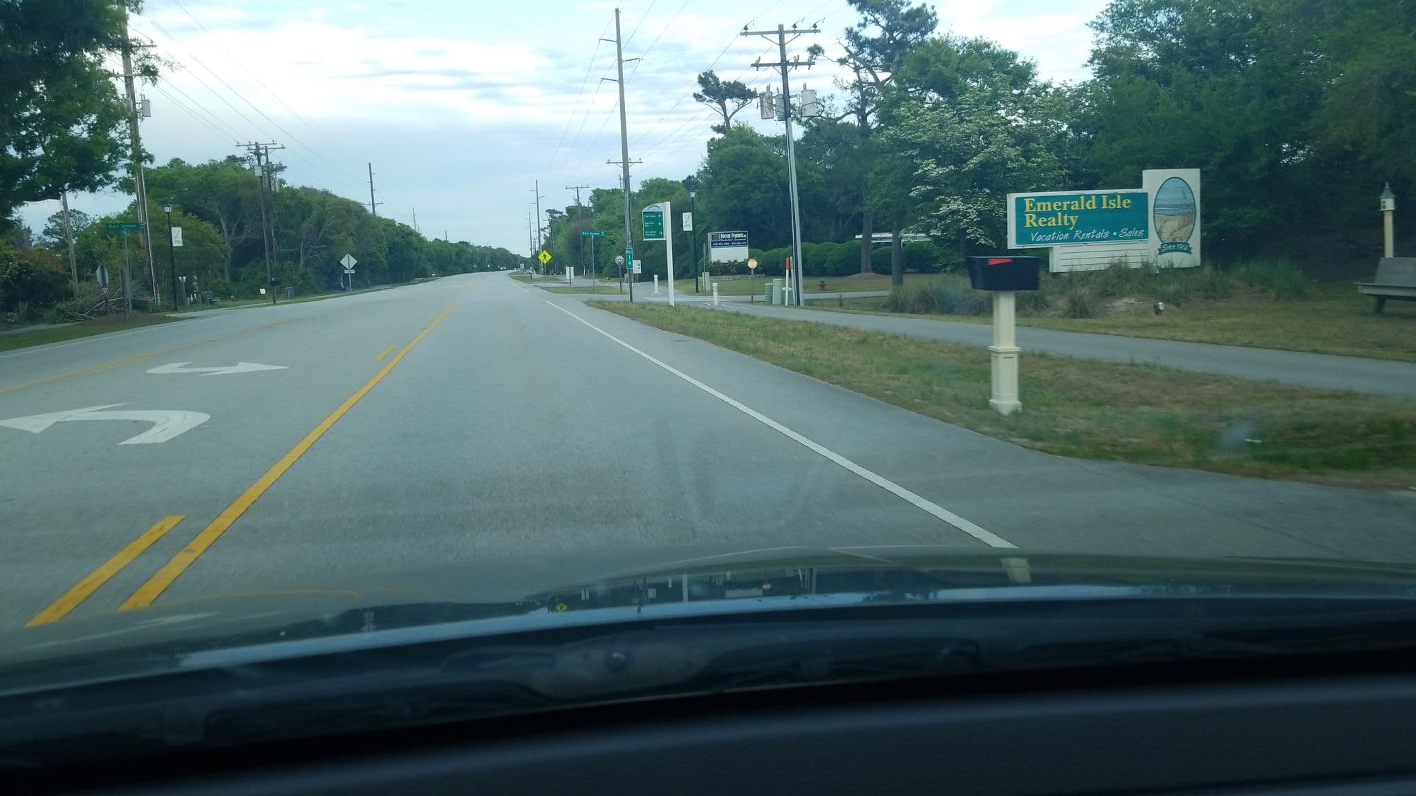 Street view near Emerald Cove Luxury Suites, Cape Carteret — © DrivingRoundTown (CC BY-SA · Mapillary)