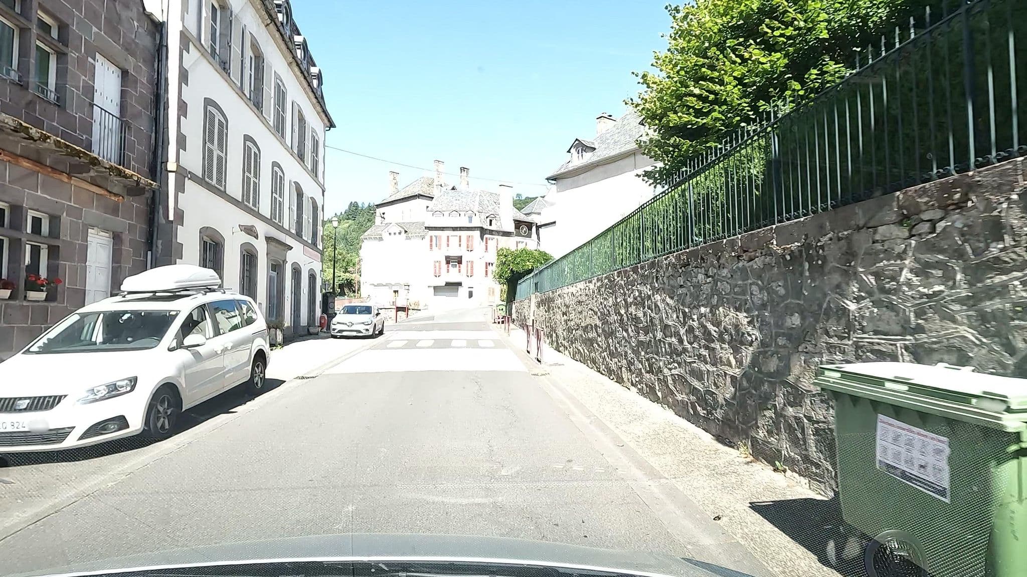 Street view near Accueil de loisirs Volcanix Trapassou, Condat — © vinisa (CC BY-SA · Mapillary)