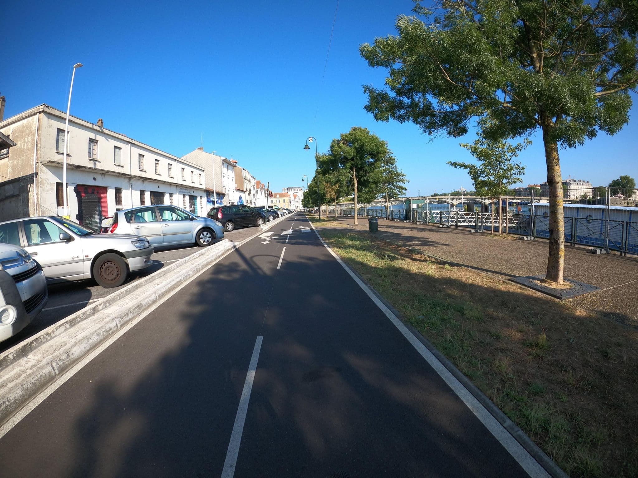 Street view near Péniche Djébelle, Bayonne — © patchanka (CC BY-SA · Mapillary)