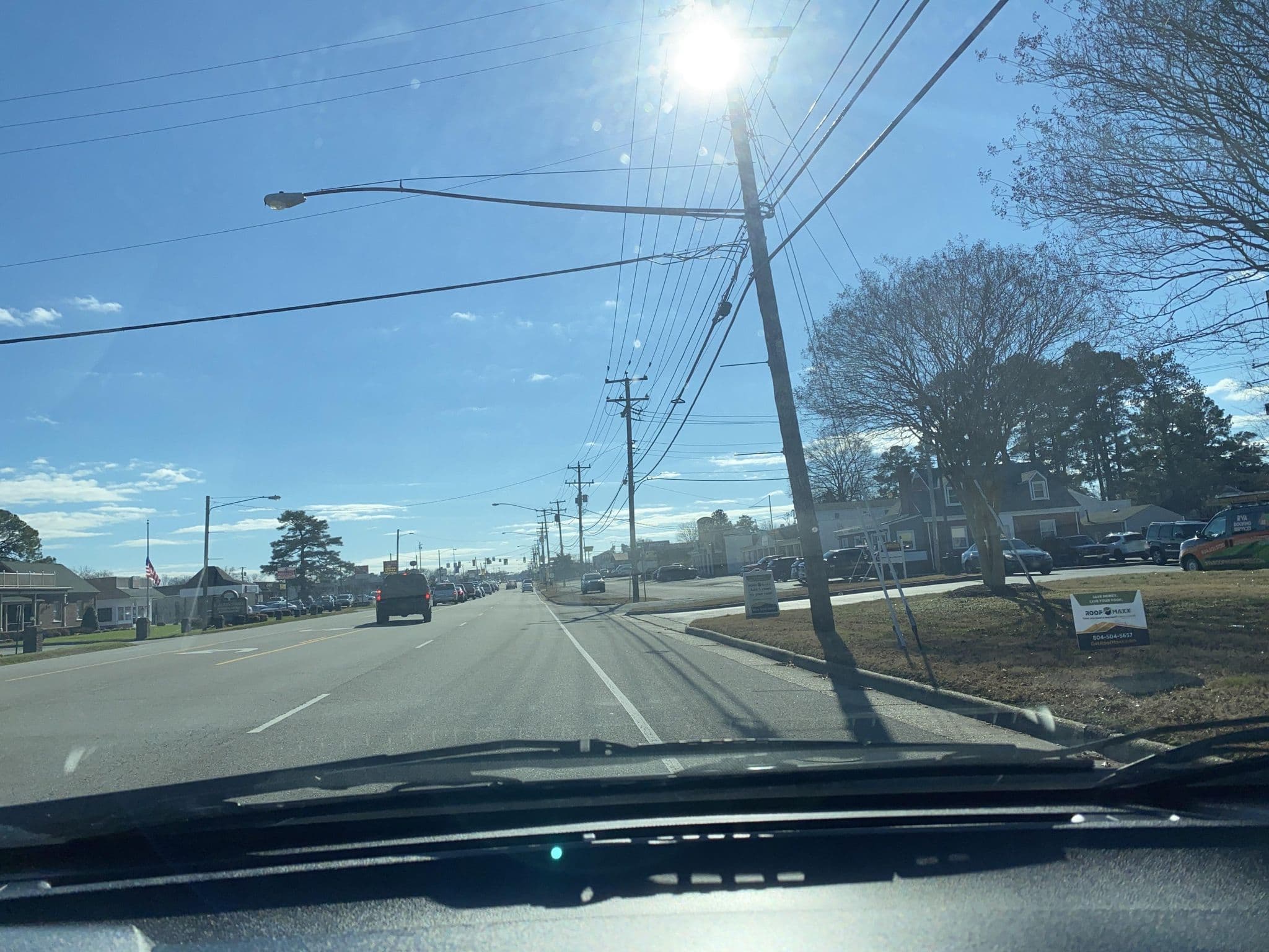 Street view near Hotel Lion & Plasa, Colonial Heights — © mappyarianna (CC BY-SA · Mapillary)