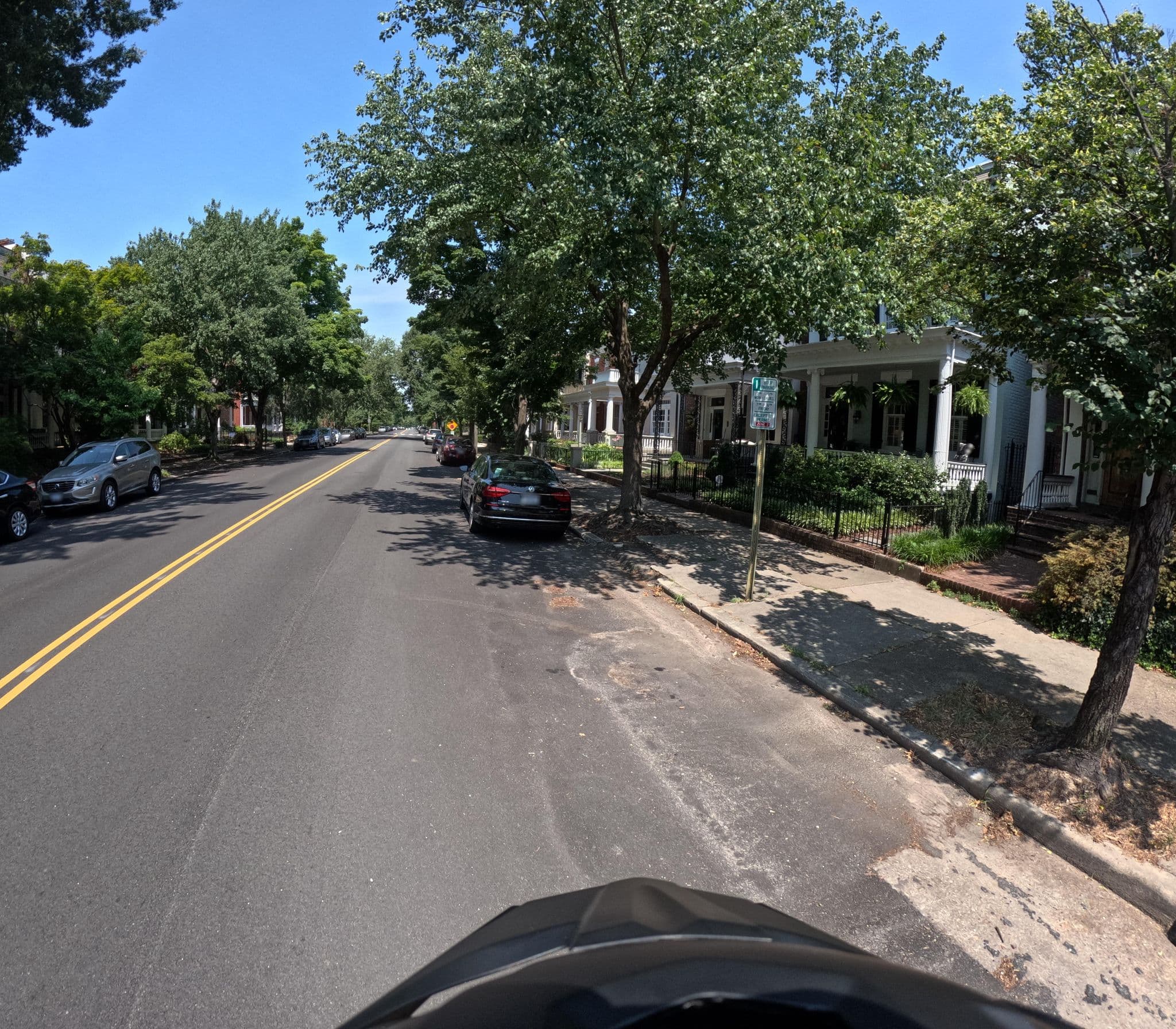 Street view near The Grovevine Inn, Richmond — © yo_scottie_oh (CC BY-SA · Mapillary)