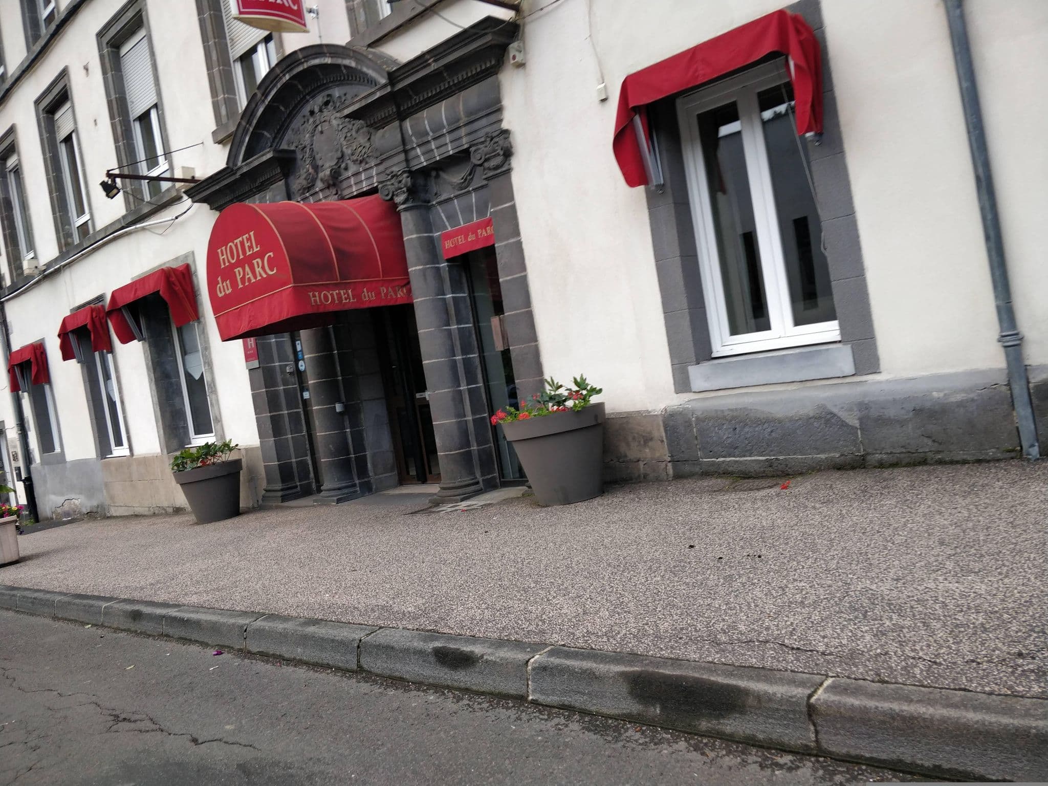 Street view near Hôtel du Parc, Mont-Dore — © philou87 (CC BY-SA · Mapillary)