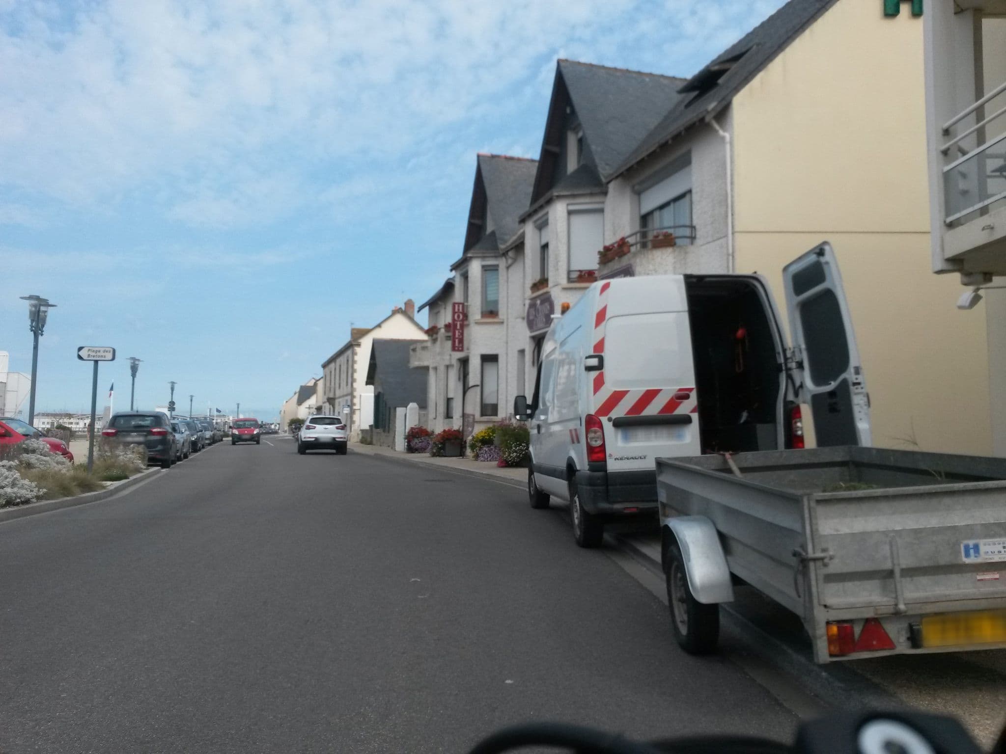 Street view near Hôtel Les Chants d'Ailes, La Turballe — © rausk (CC BY-SA · Mapillary)