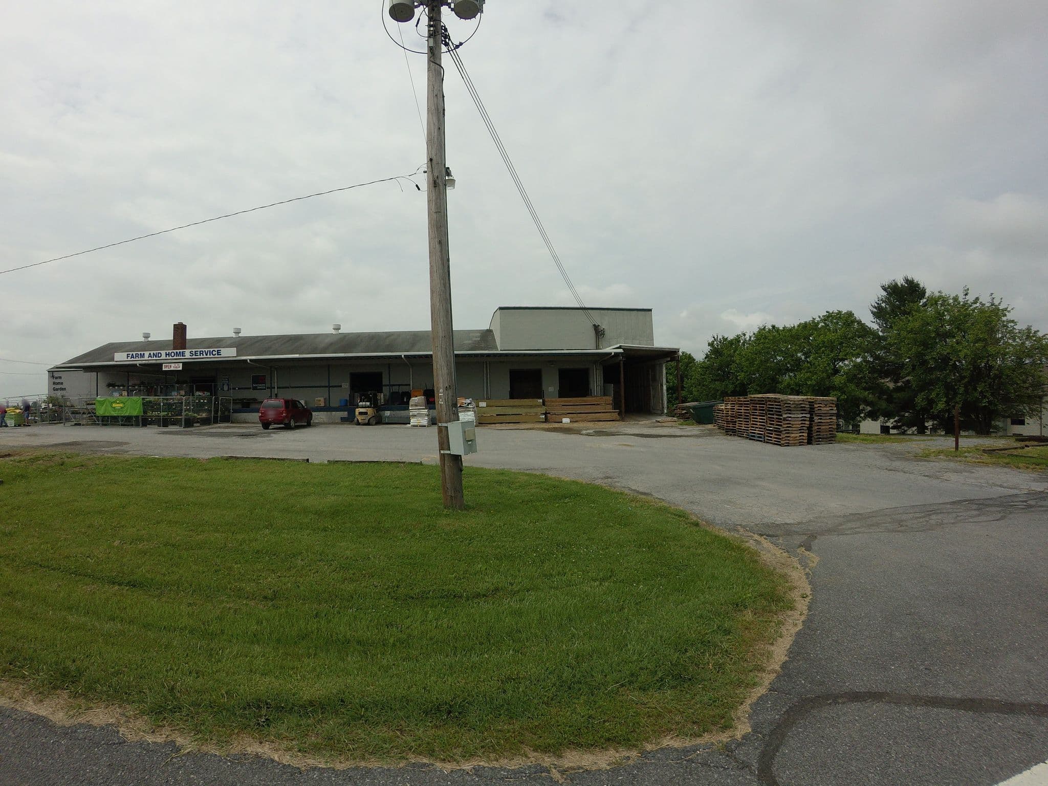 Street view near Travelodge, Lovettsville — © talllguy (CC BY-SA · Mapillary)