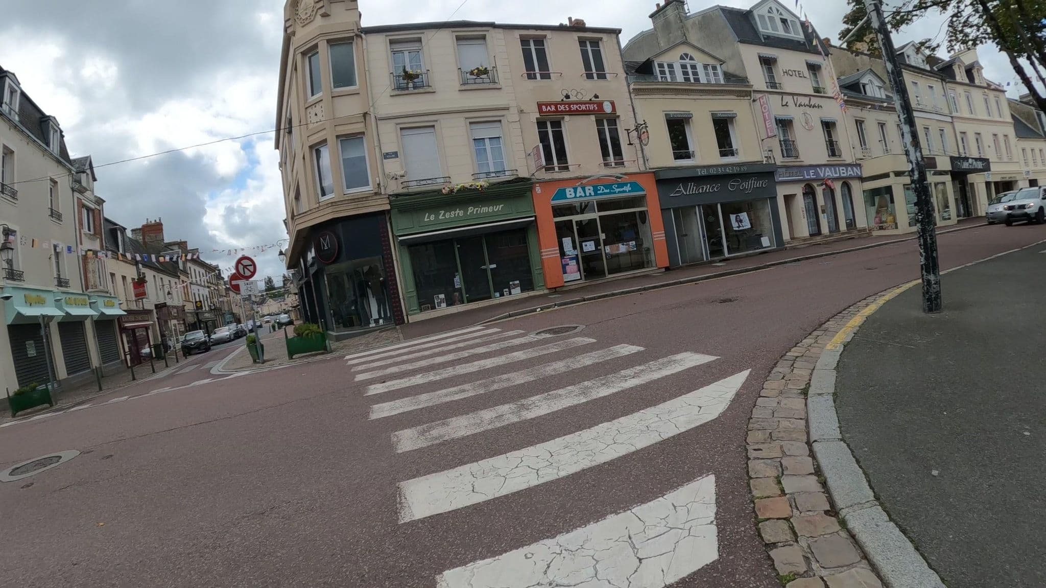 Street view near Hôtel le Vauban, Carentan — © Nzau (CC BY-SA · Mapillary)