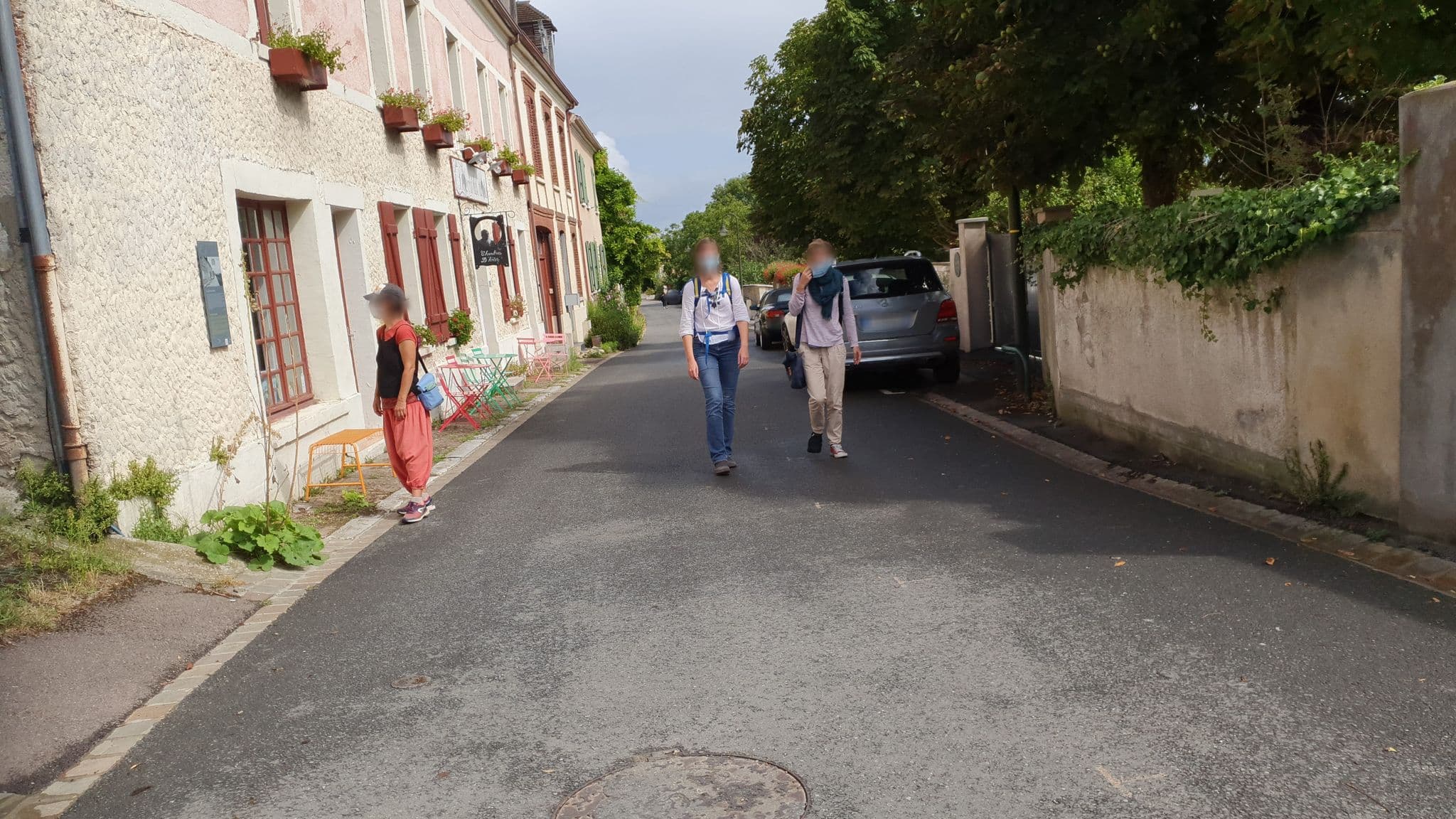 Street view near Le Coin Des Artistes, Limetz-Villez — © grobin (CC BY-SA · Mapillary)