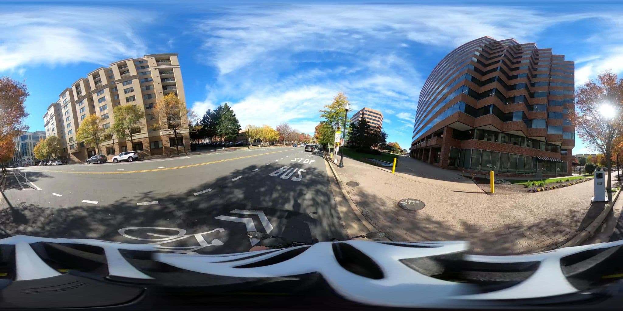 Street view near Otels, Rosslyn — © holdenmt11 (CC BY-SA · Mapillary)