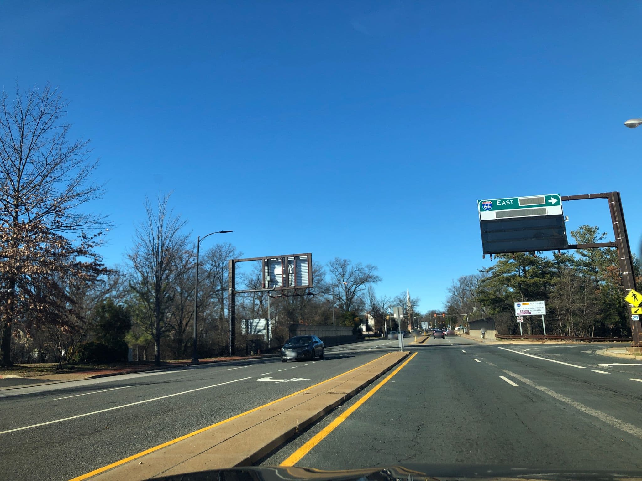 Street view near Comfort Inn, Seven Corners — © mimit (CC BY-SA · Mapillary)